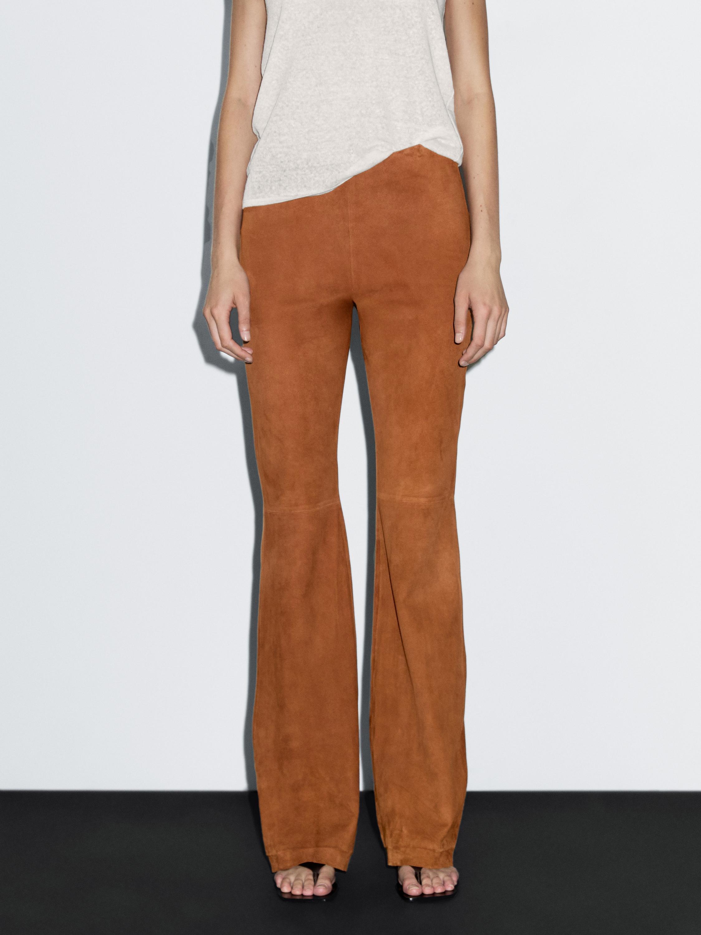 Pantalon flare en cuir finition daim
