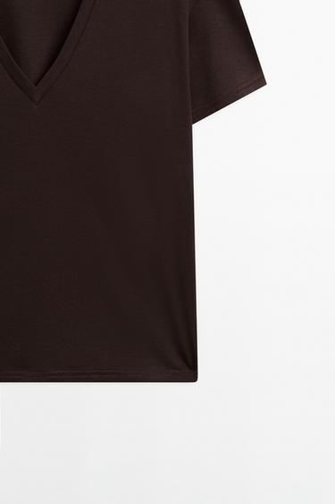 Flowing V-neck T-shirt — BROWN 7