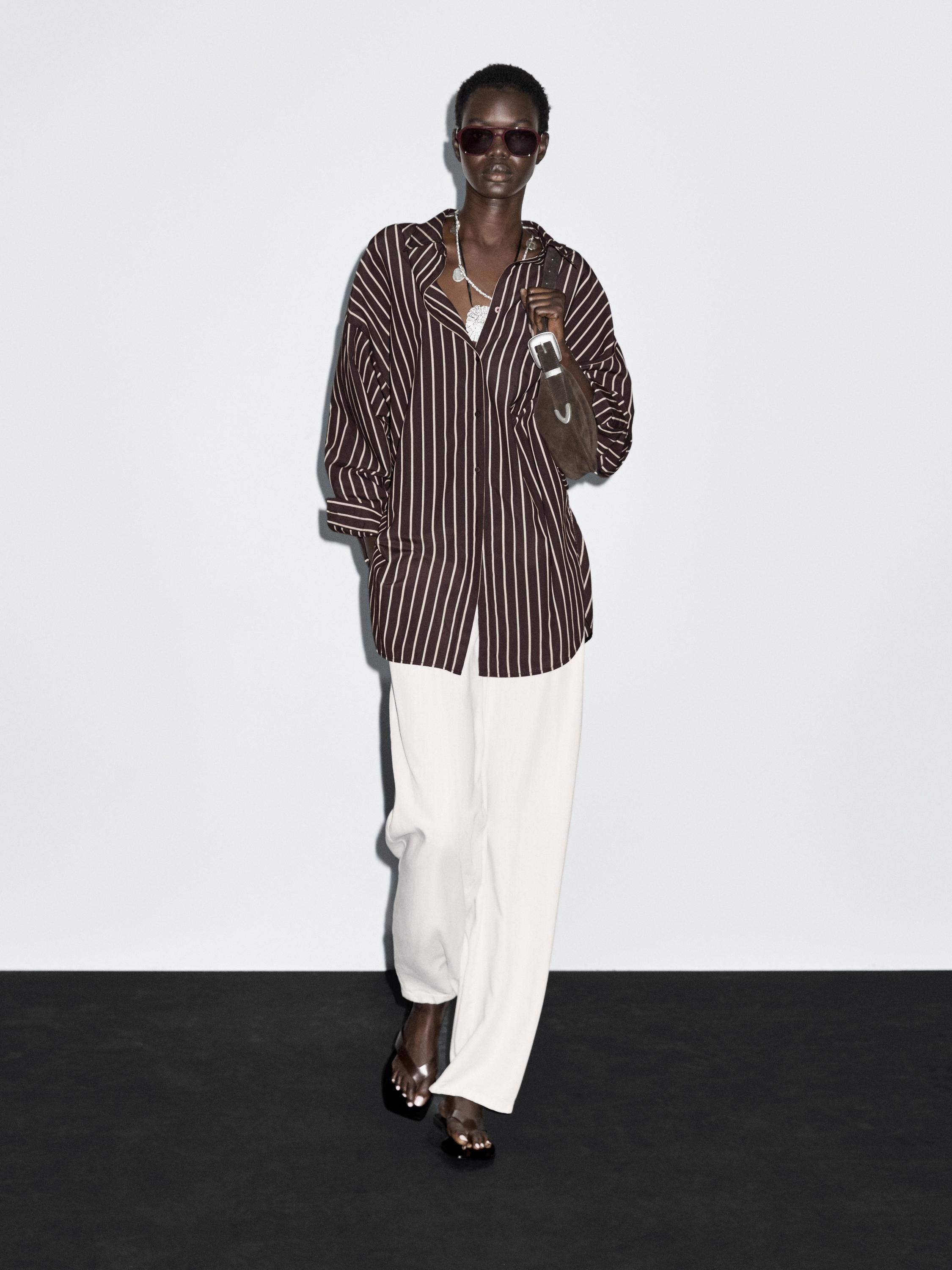 Loose-fitting striped shirt