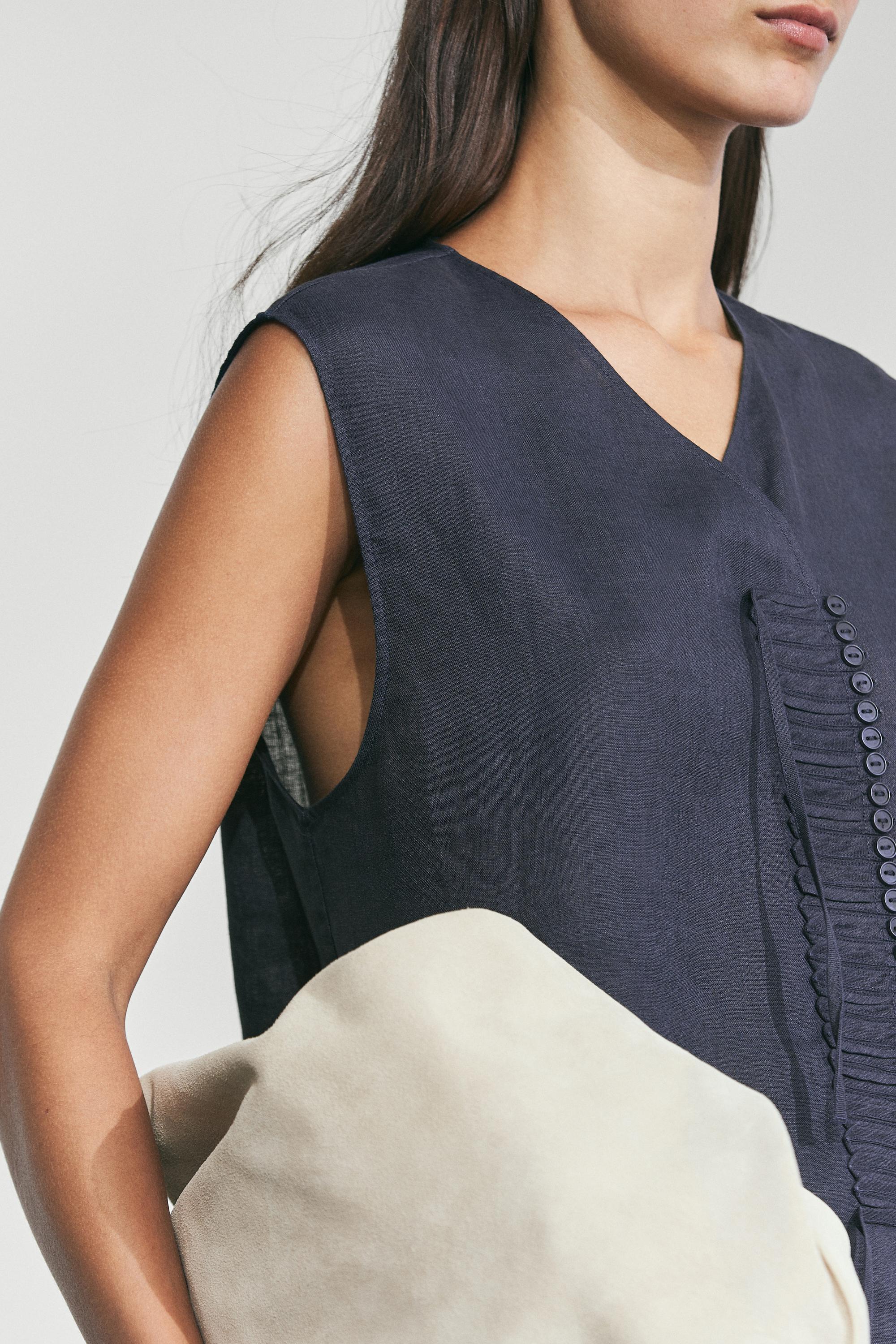 100% linen crossover top with button detail — NAVY BLUE