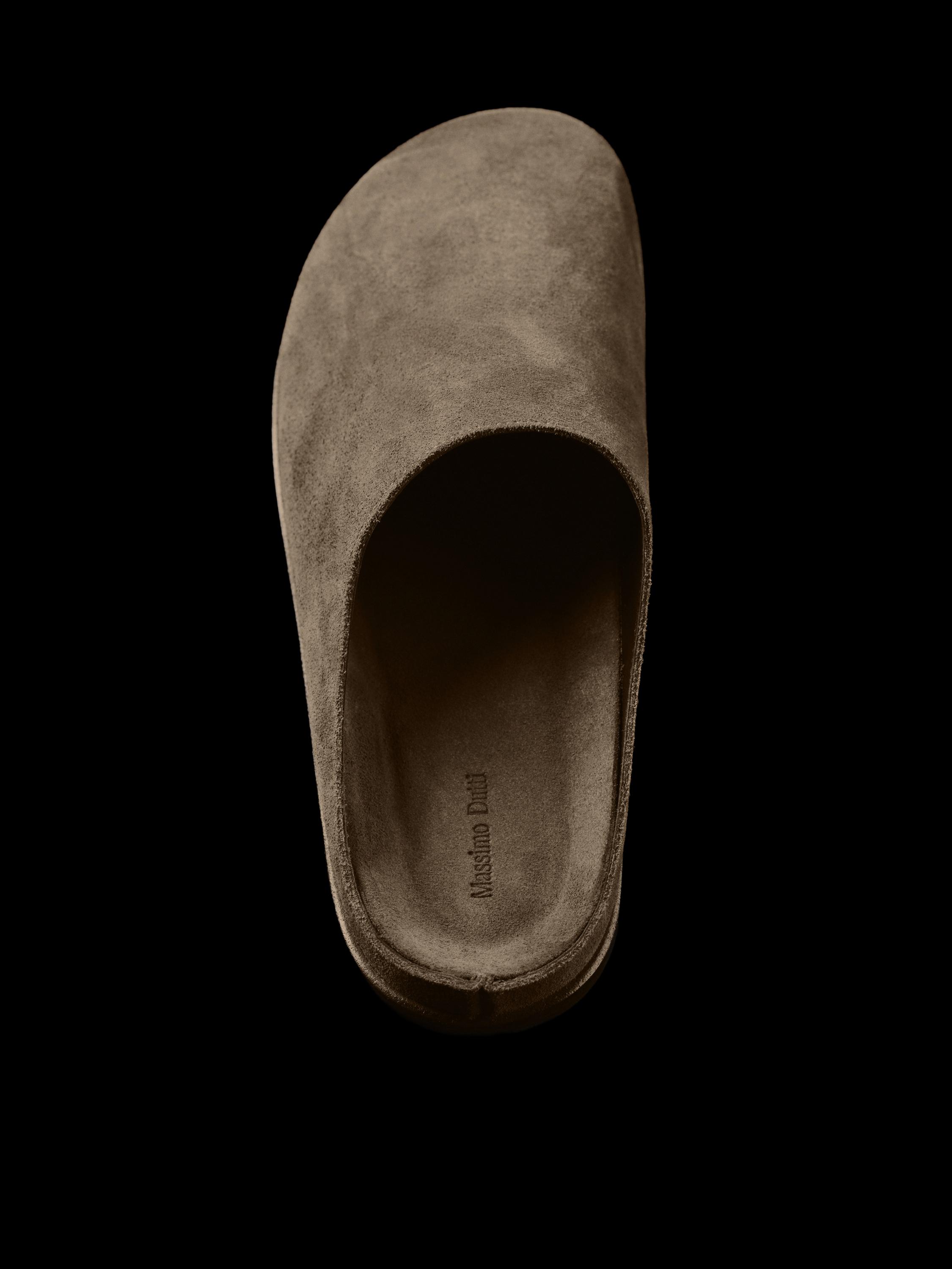 Split-leather clogs