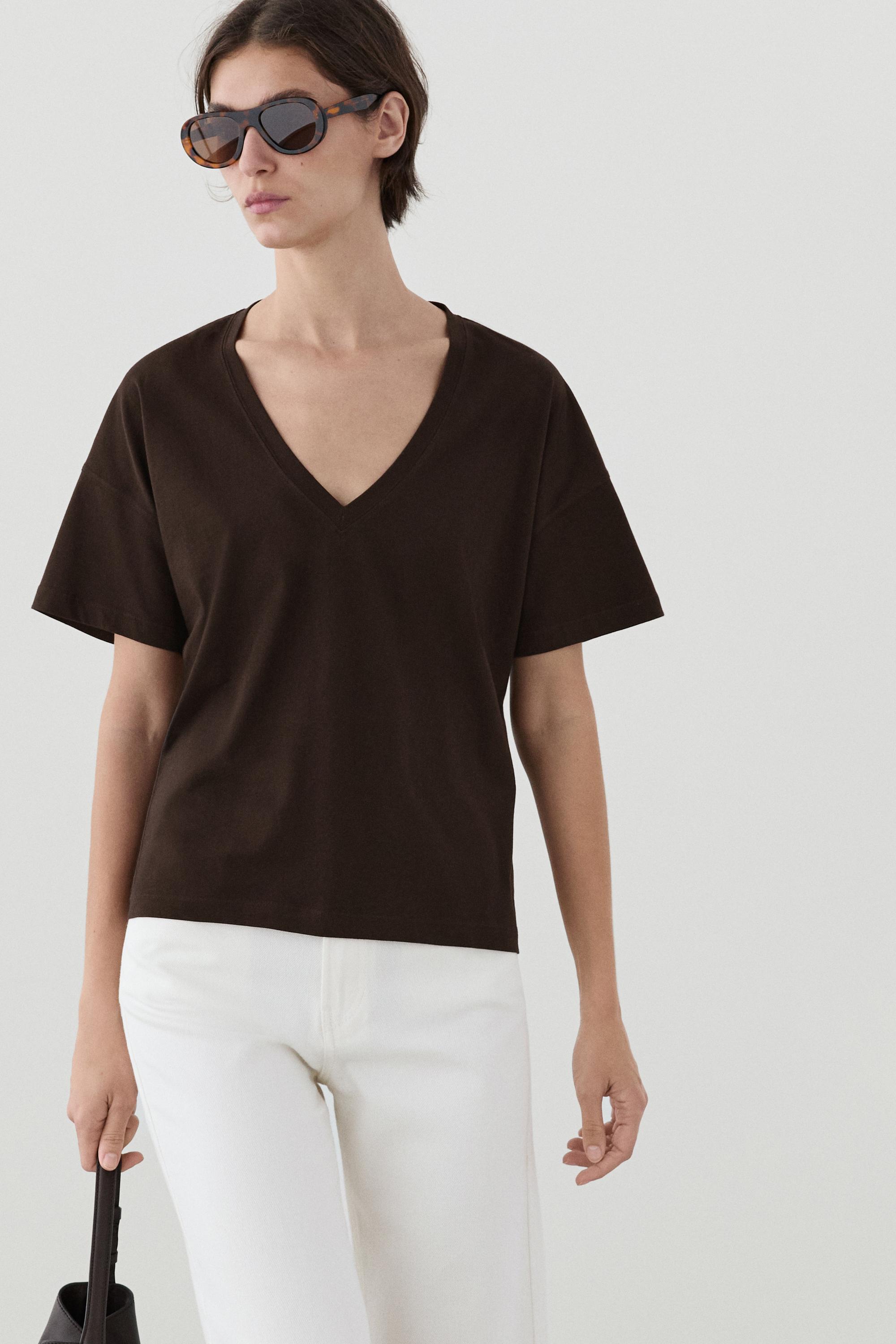 Flowing cropped fit V-neck T-shirt — BROWN