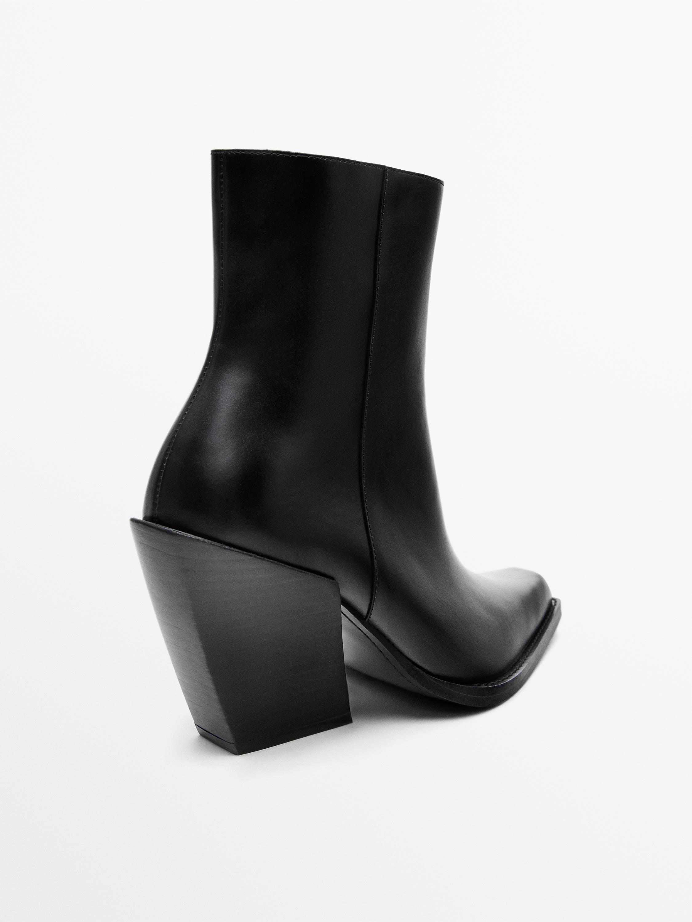 Heeled cowboy boots