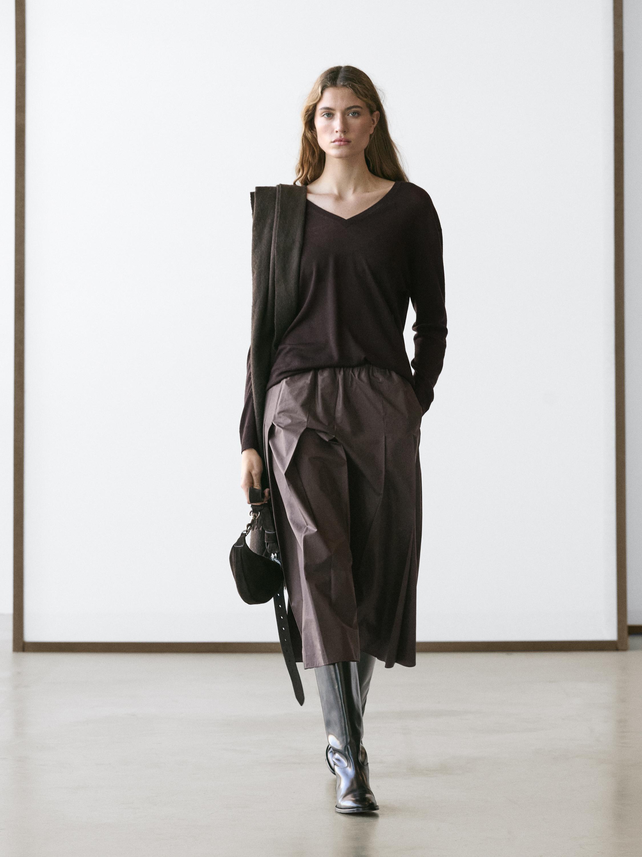 Oversize V-neck knit sweater