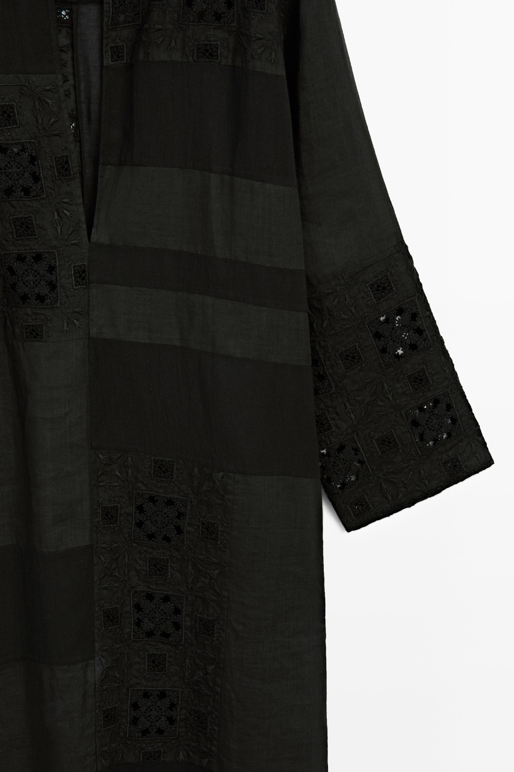 Flowing embroidered kaftan dress — BLACK