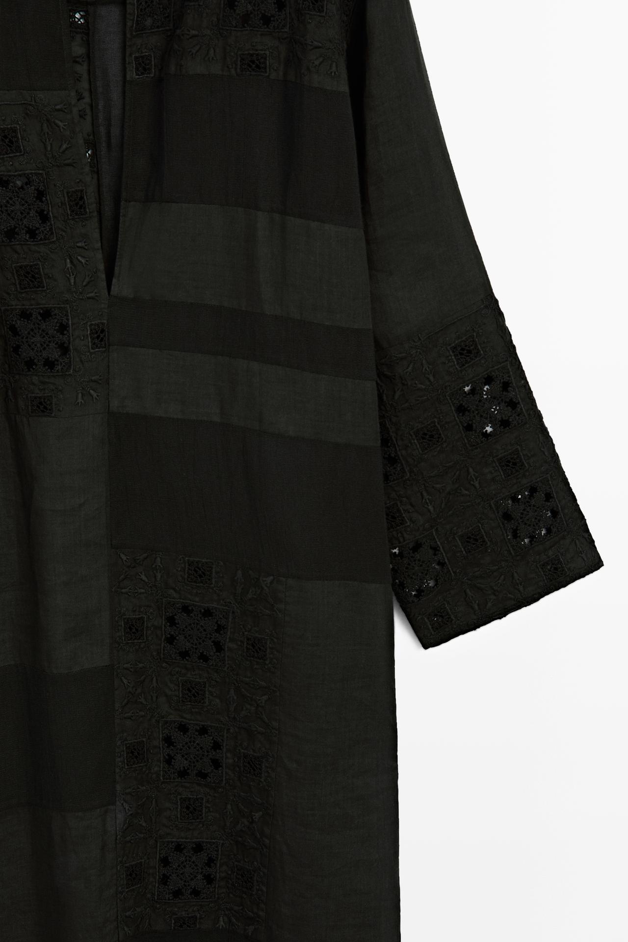 Flowing embroidered kaftan dress — BLACK