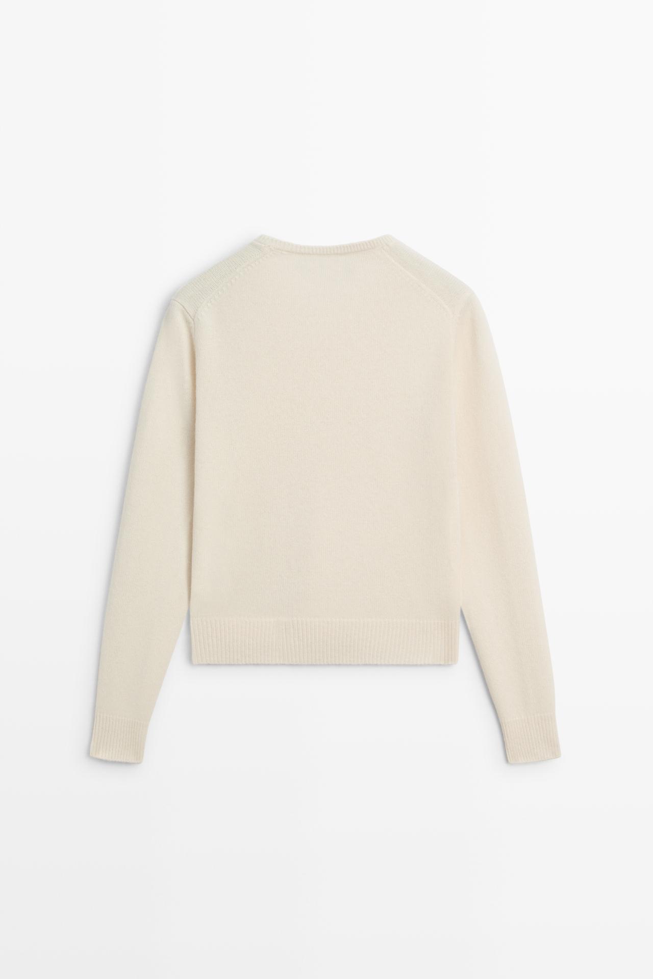 100% wool V-neck knit sweater — CREAM