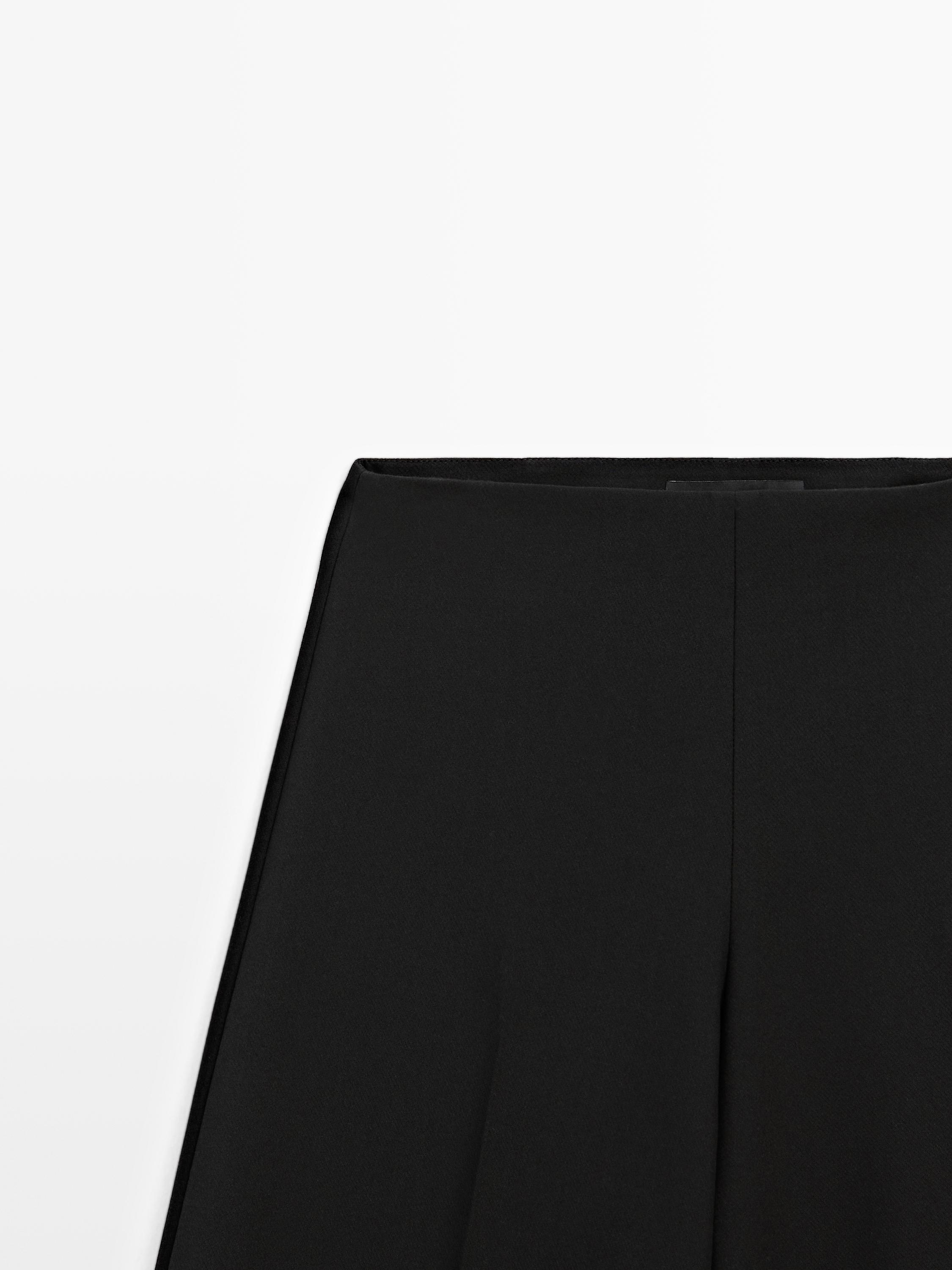 Wide-leg trousers with darts