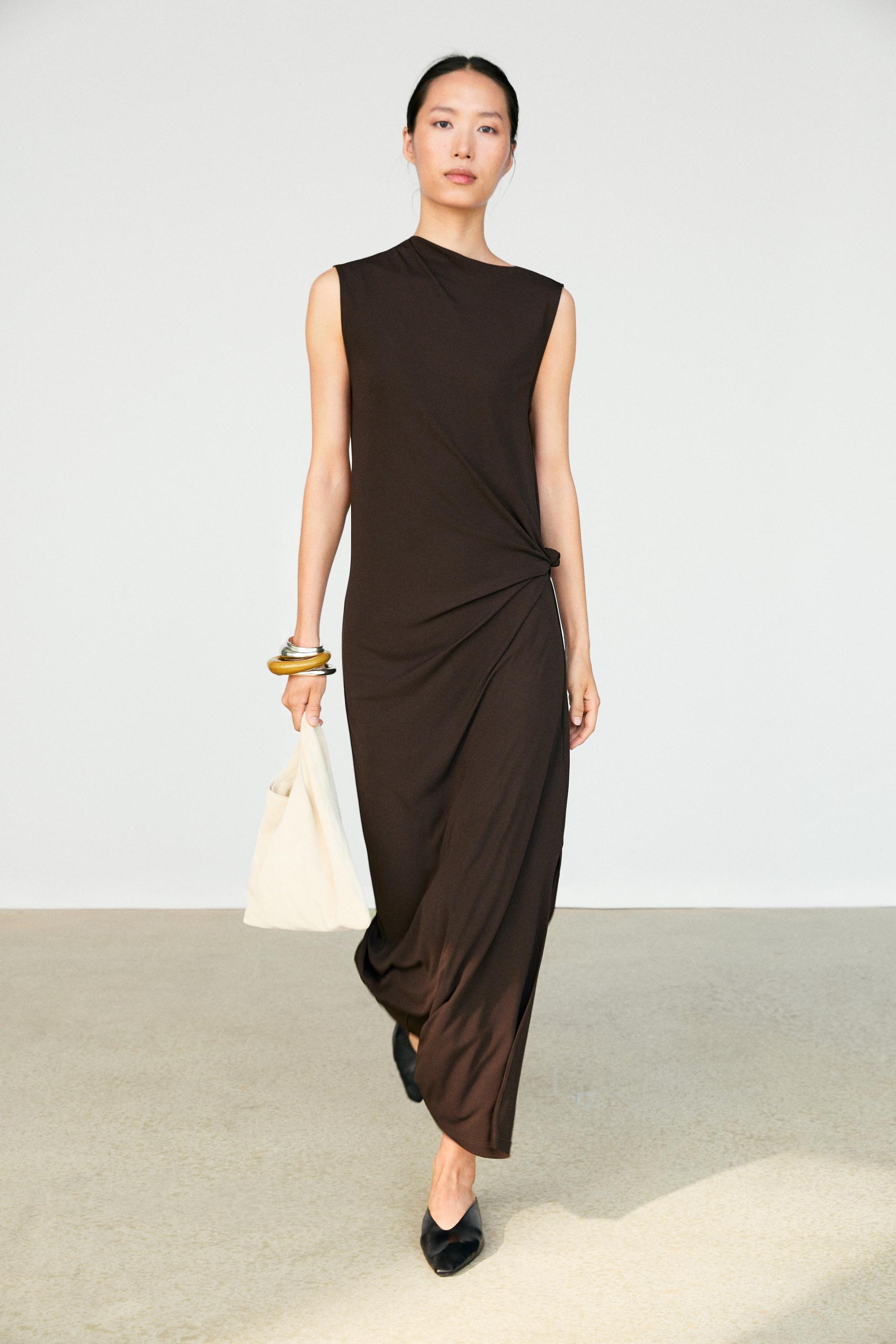 Asymmetrisches Midikleid mit Raffung