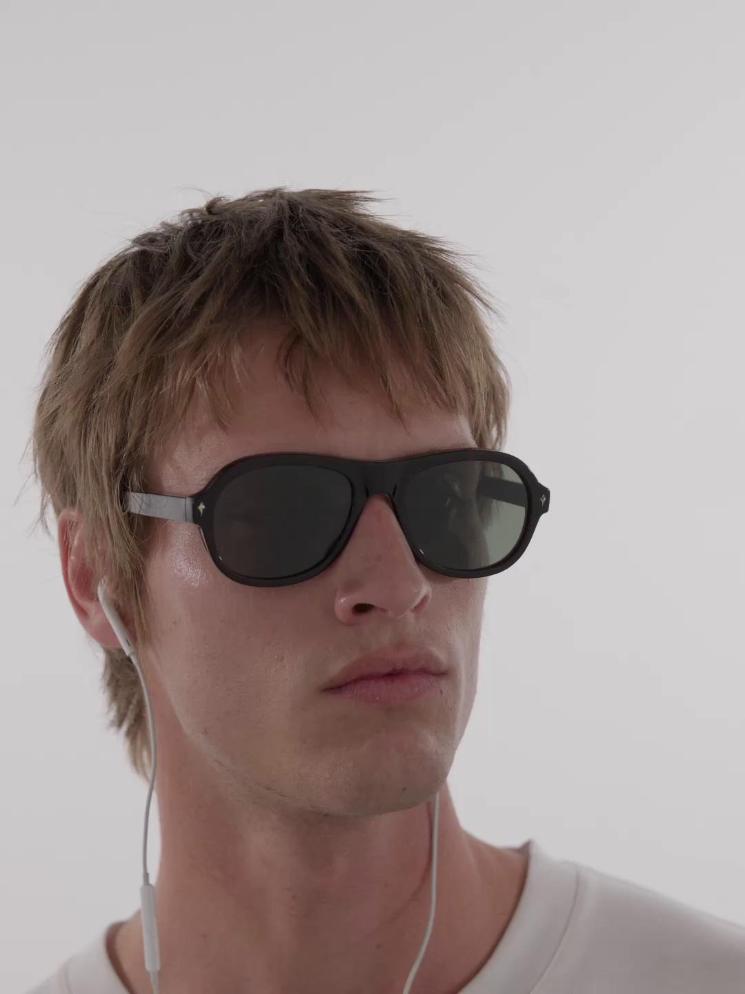 Pilot güneş gözlüğü