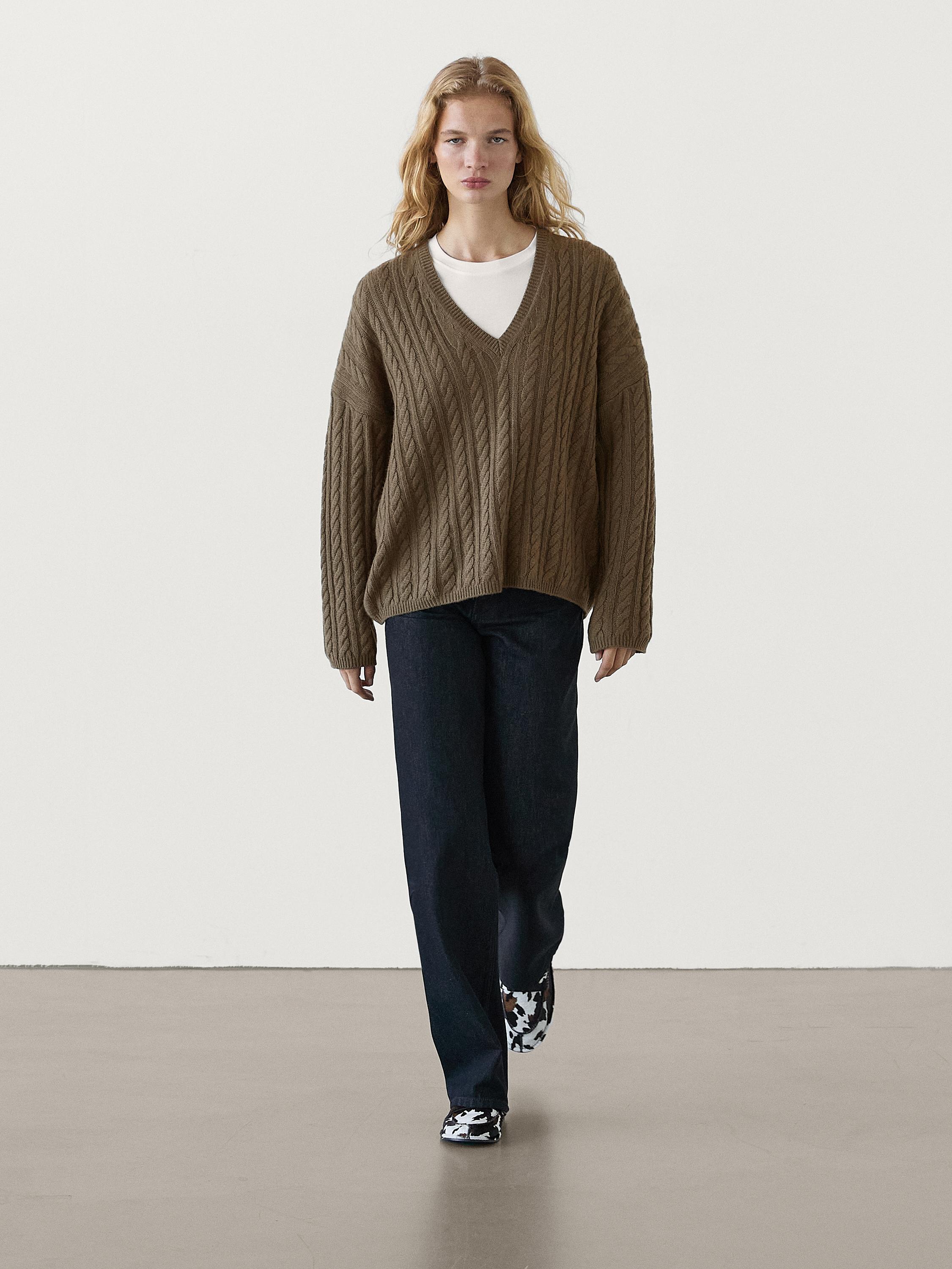 V-neck knitted jumper