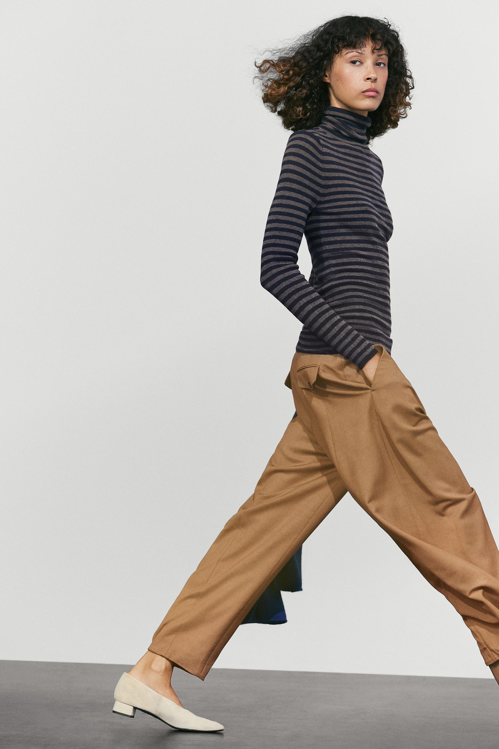 Striped turtleneck knit sweater — NAVY BLUE