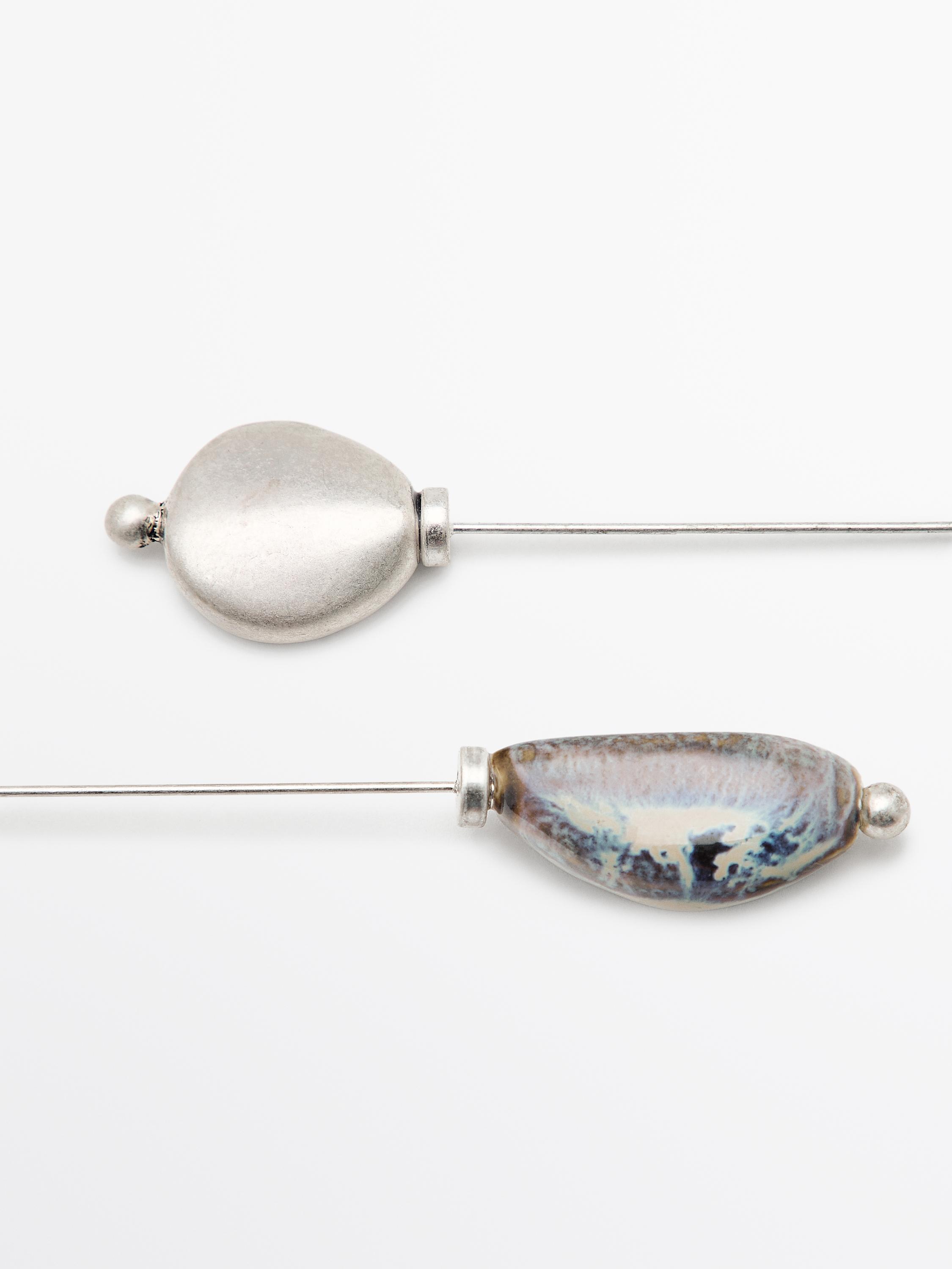 Brooch with ceramic leaf piece