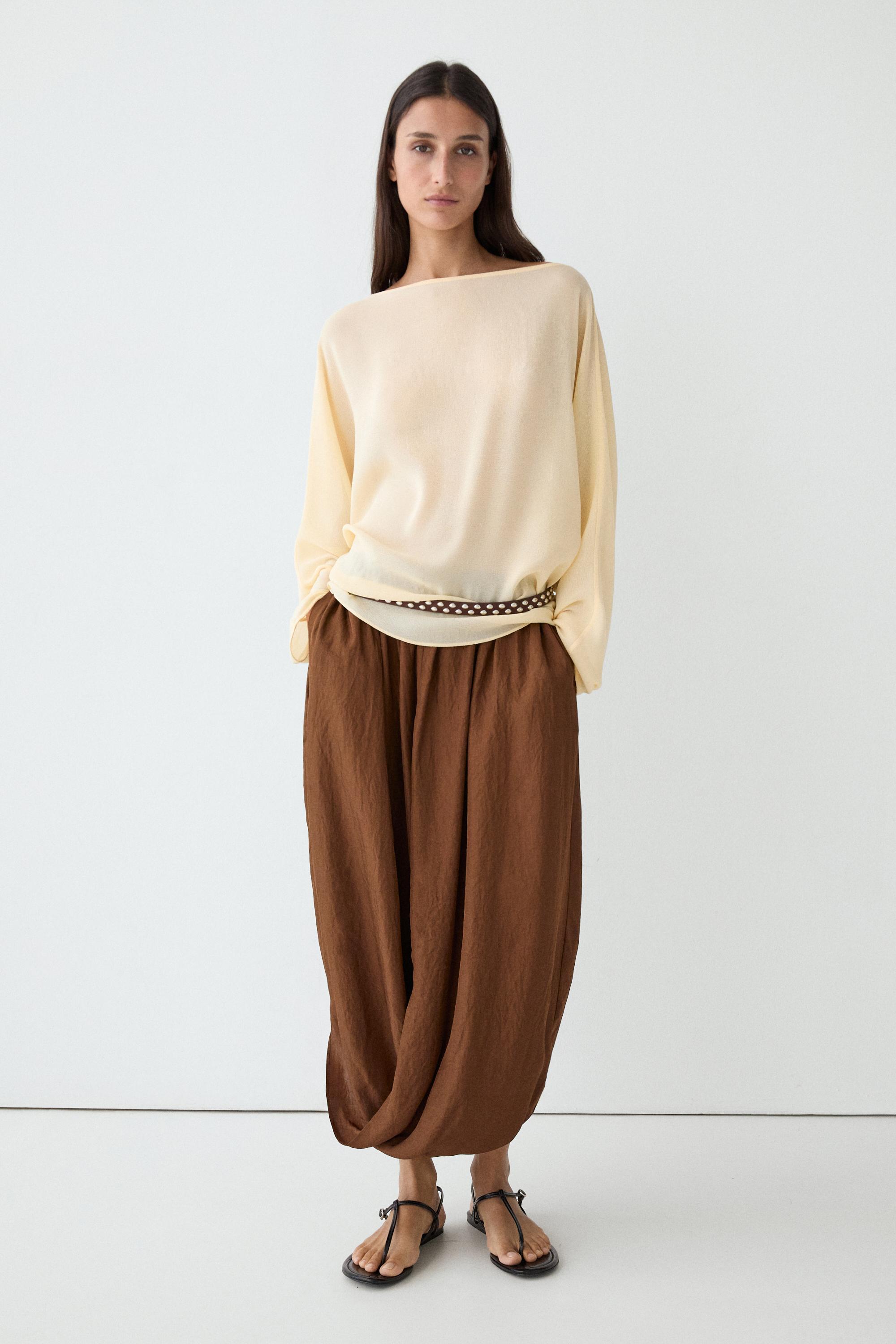 تنورة متوسطة الطول فضفاضة ومنتفخة