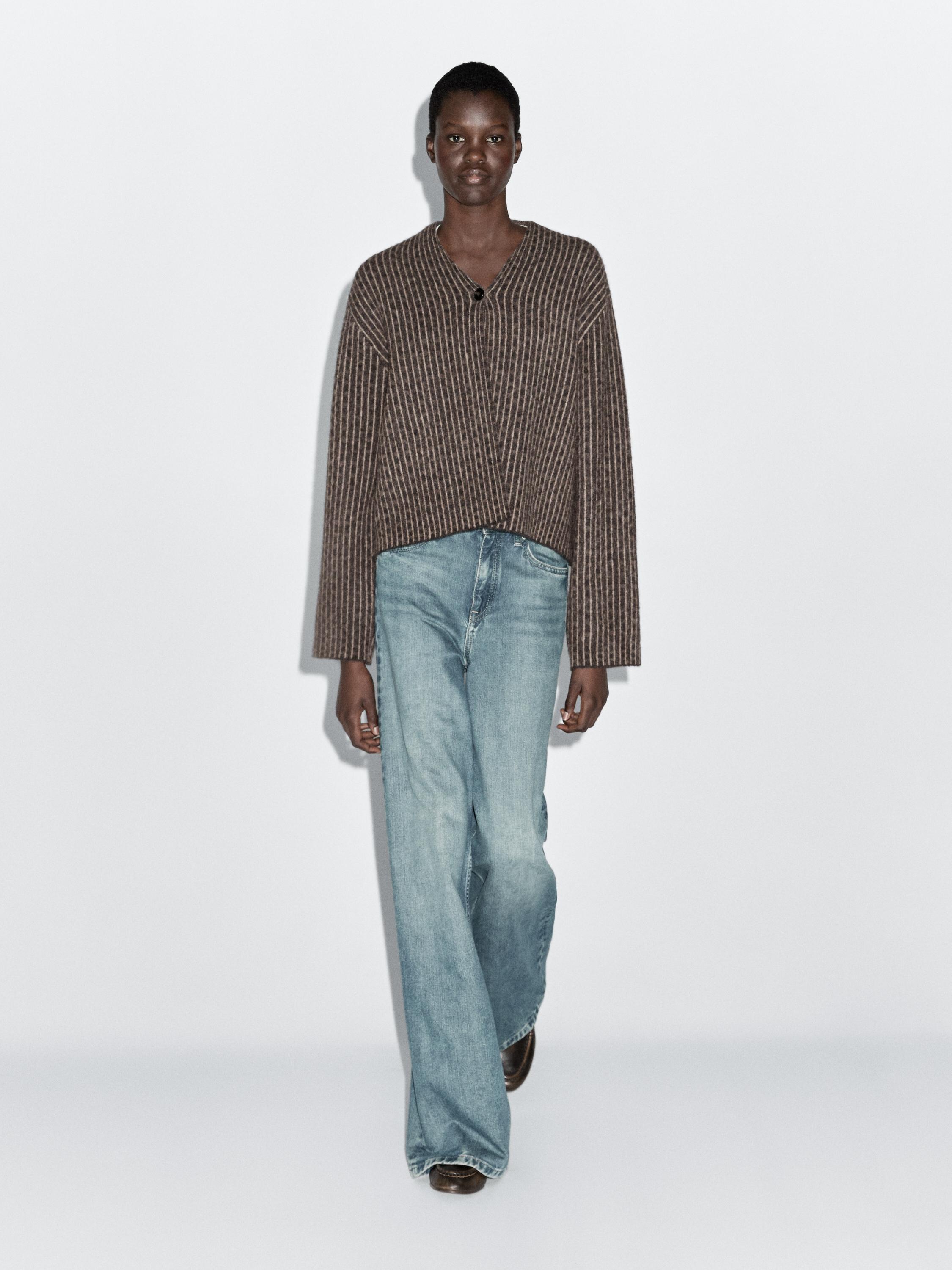 İnce çizgili kısa hırka