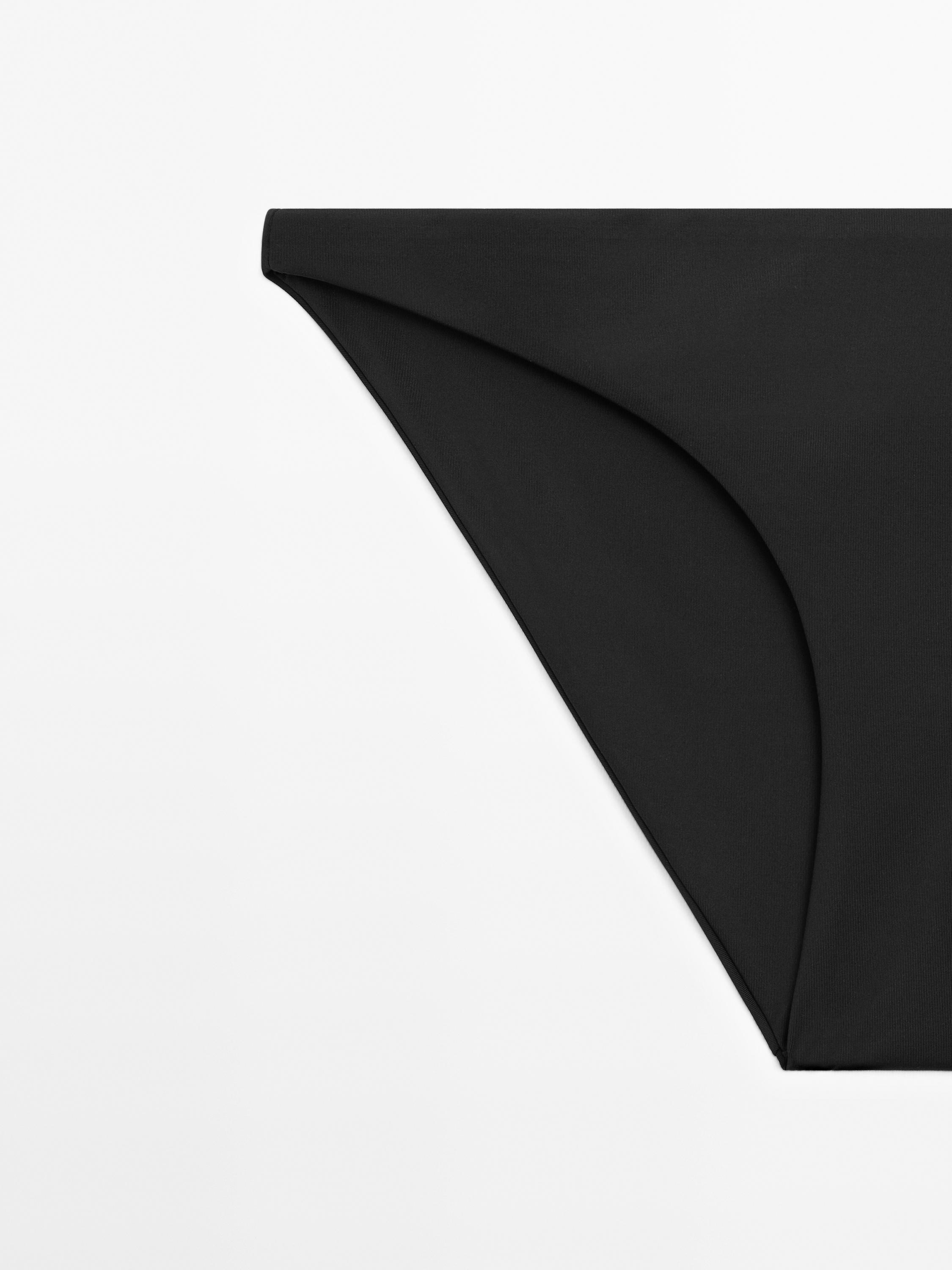 Bikini bottoms co-ord underwire top