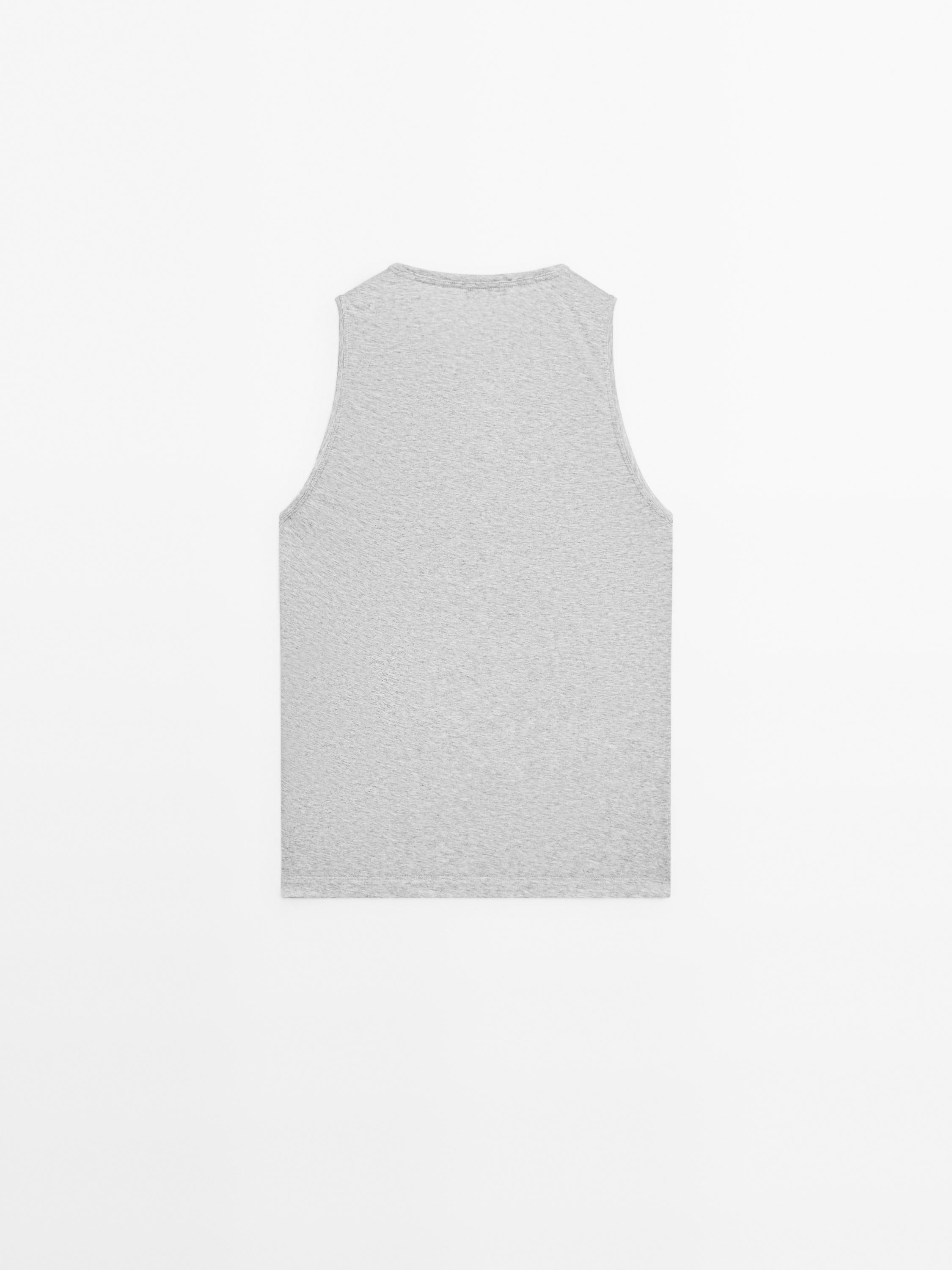 Sleeveless round neck T-shirt