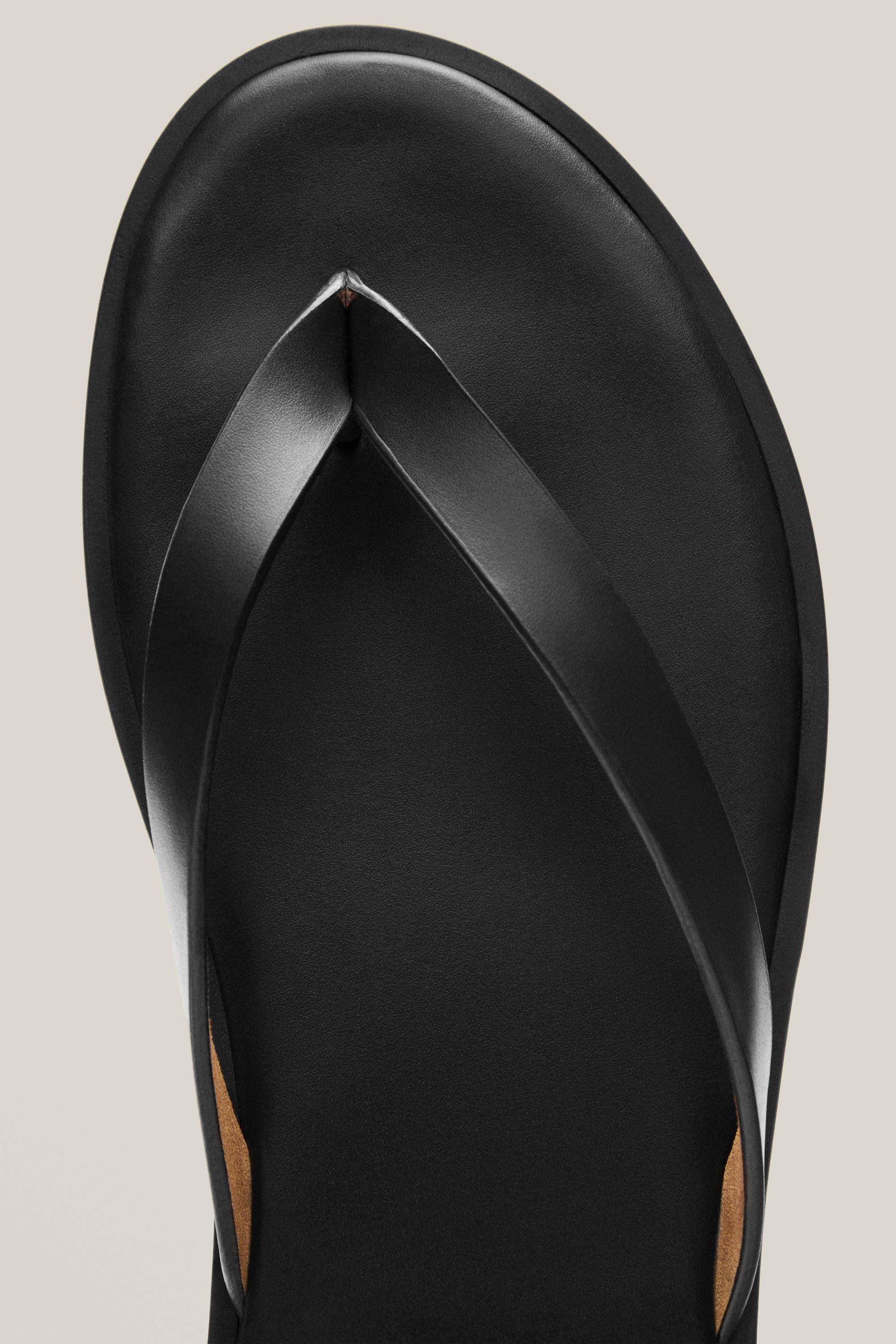 Massimo Dutti Nappa Sandals With Toe Divider In Black