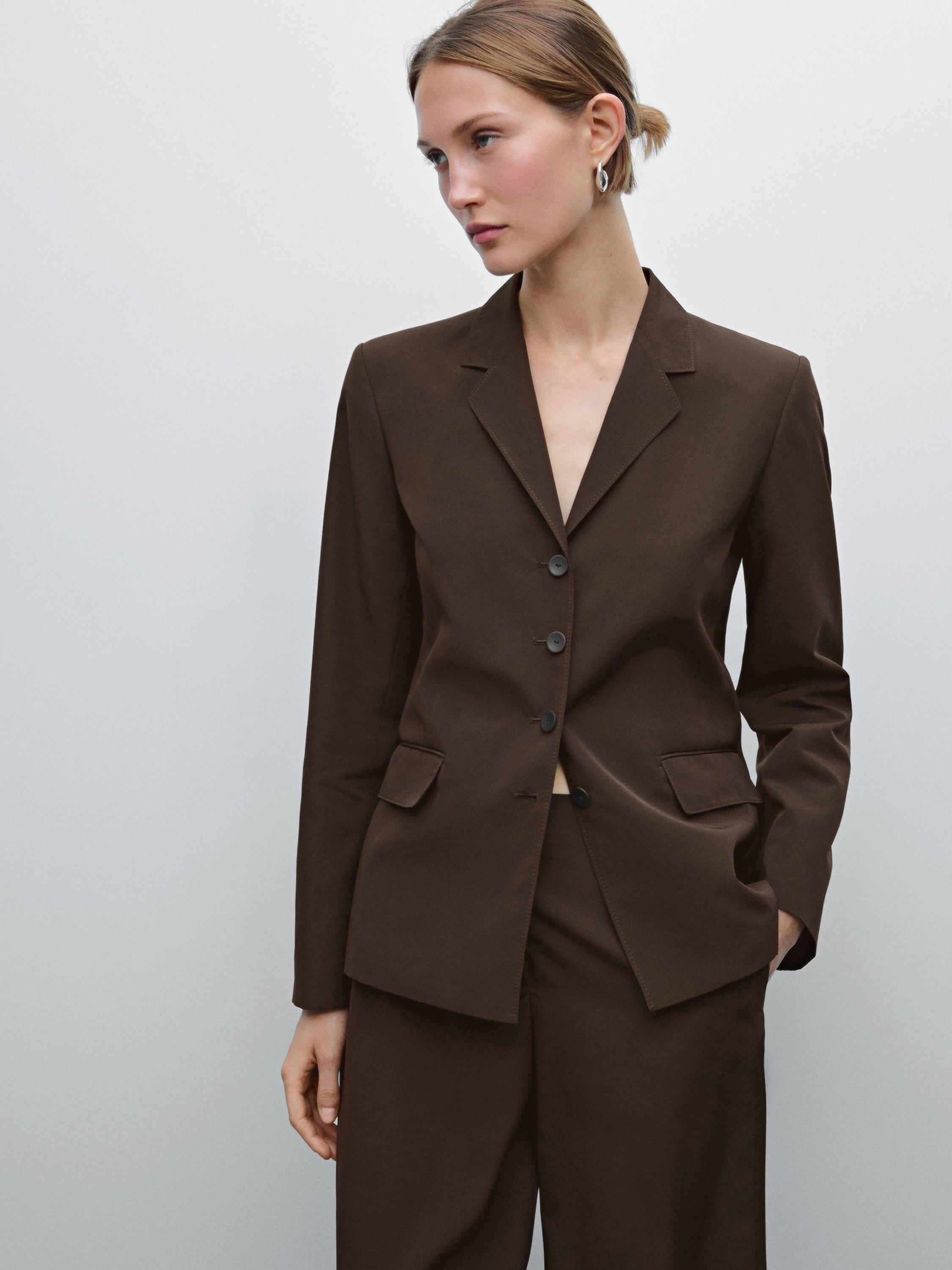 Cropped buttoned blazer