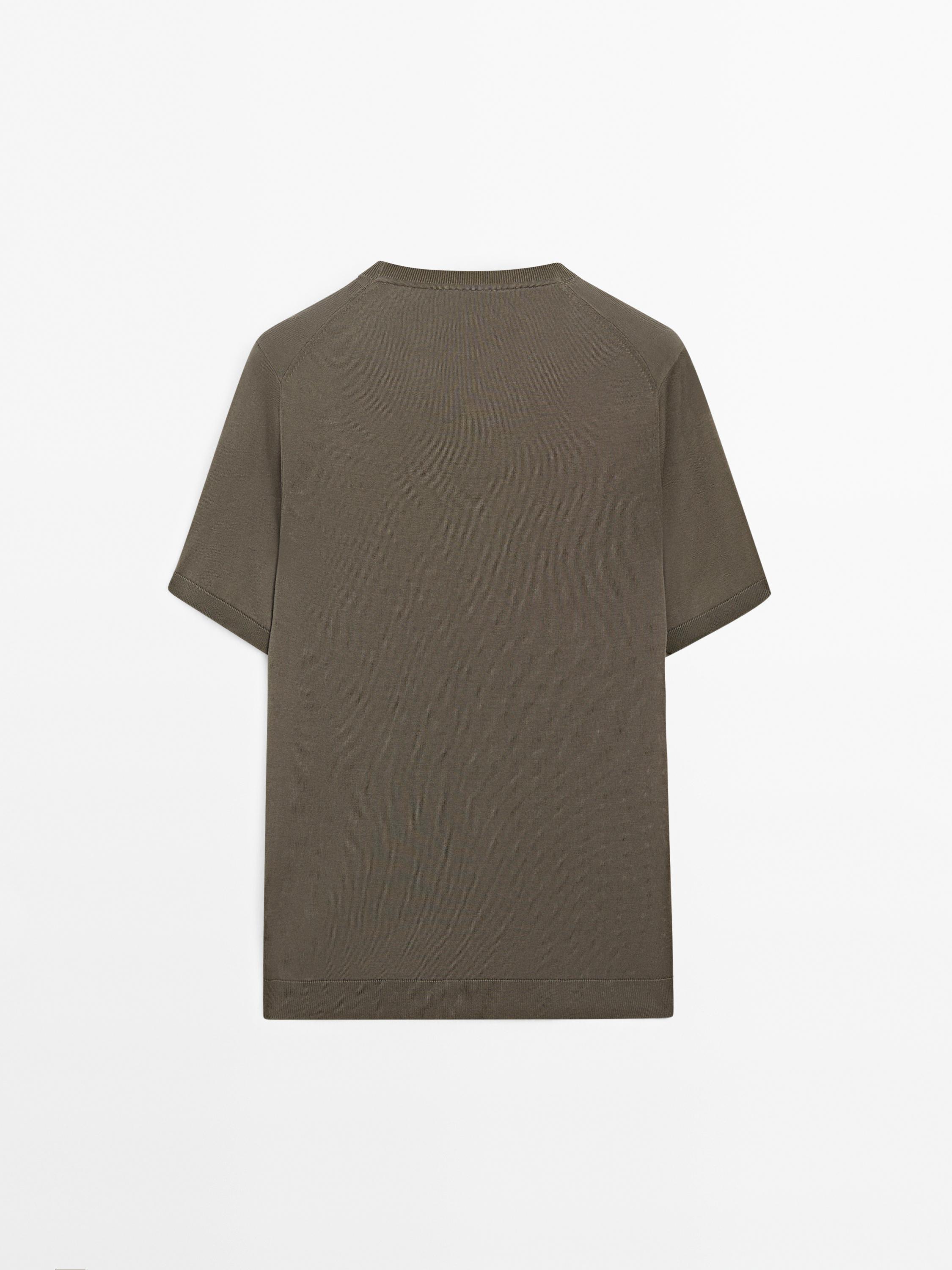 Short sleeve fine knit sweater