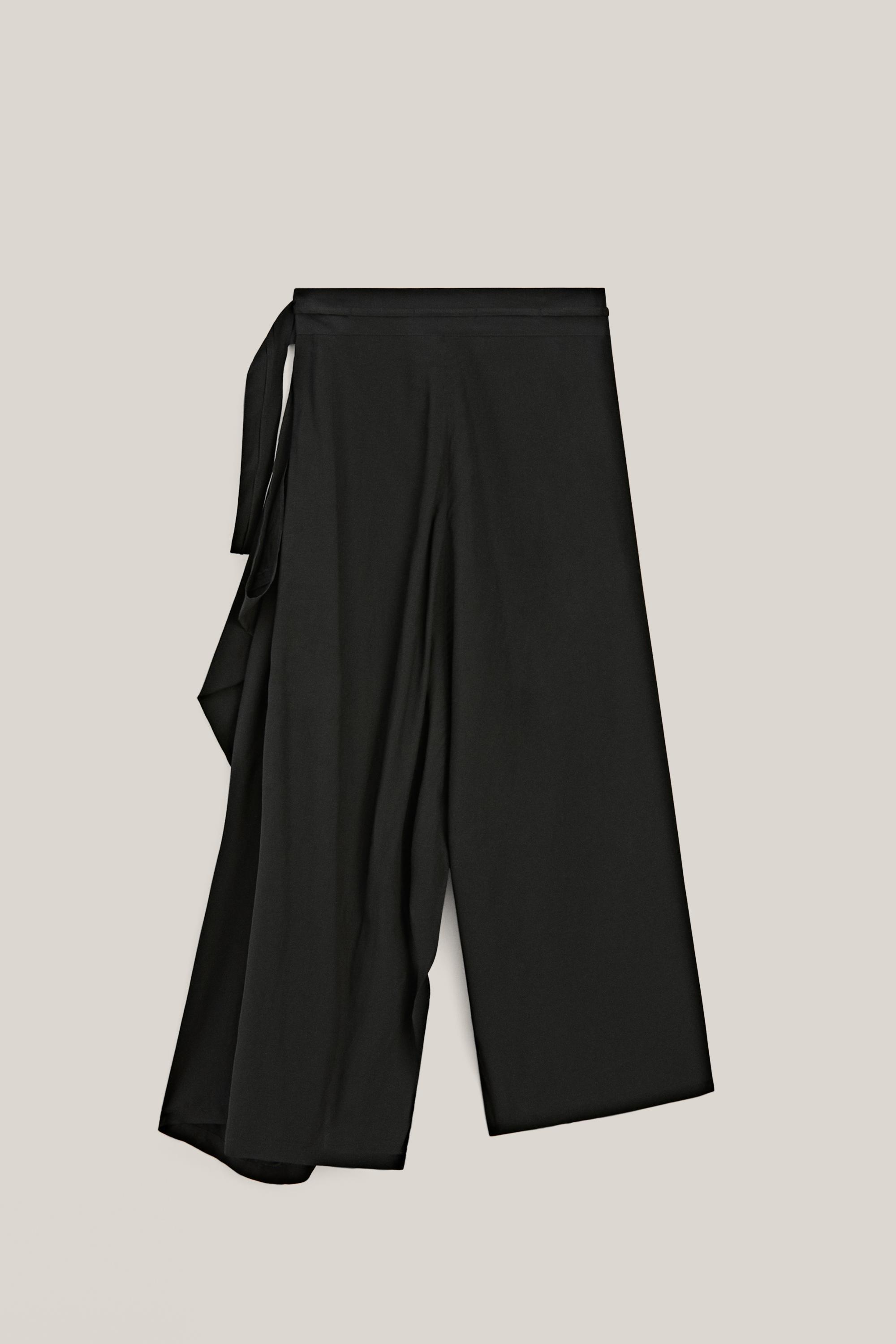 Skort with side slit detail - LIMITED EDITION — BLACK