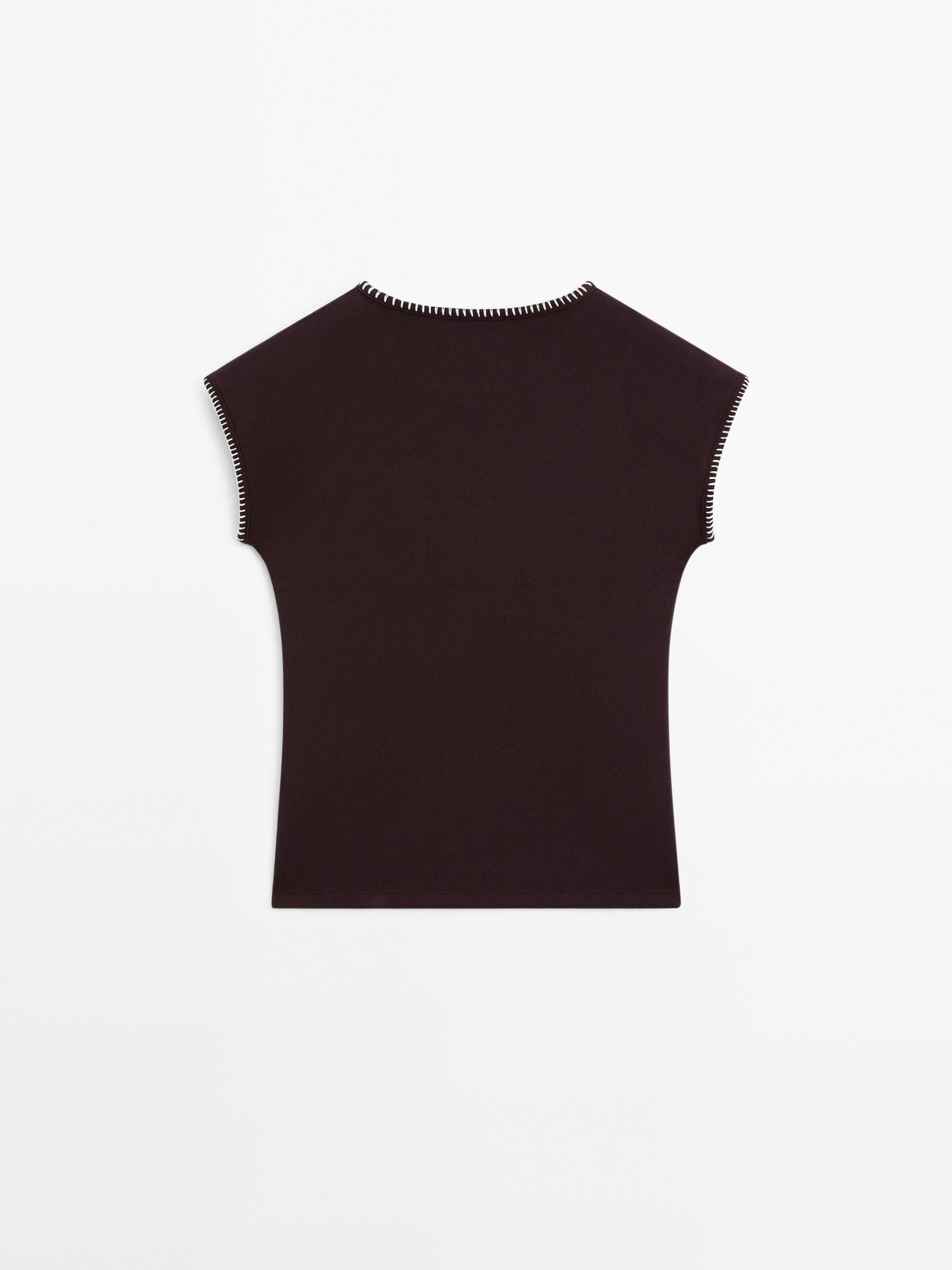 T-shirt with contrasting detail