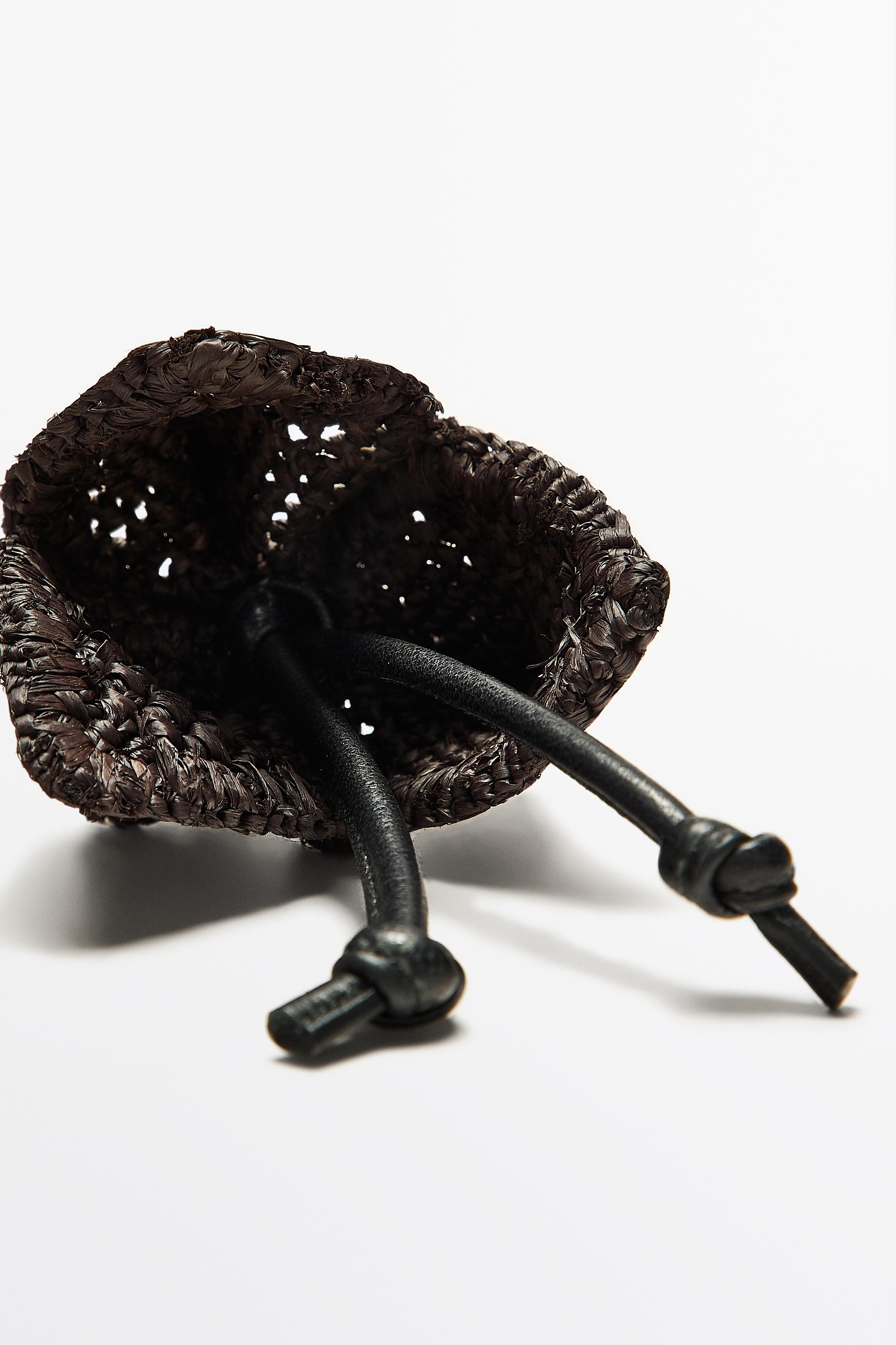 Raffia tulip charm — BROWN