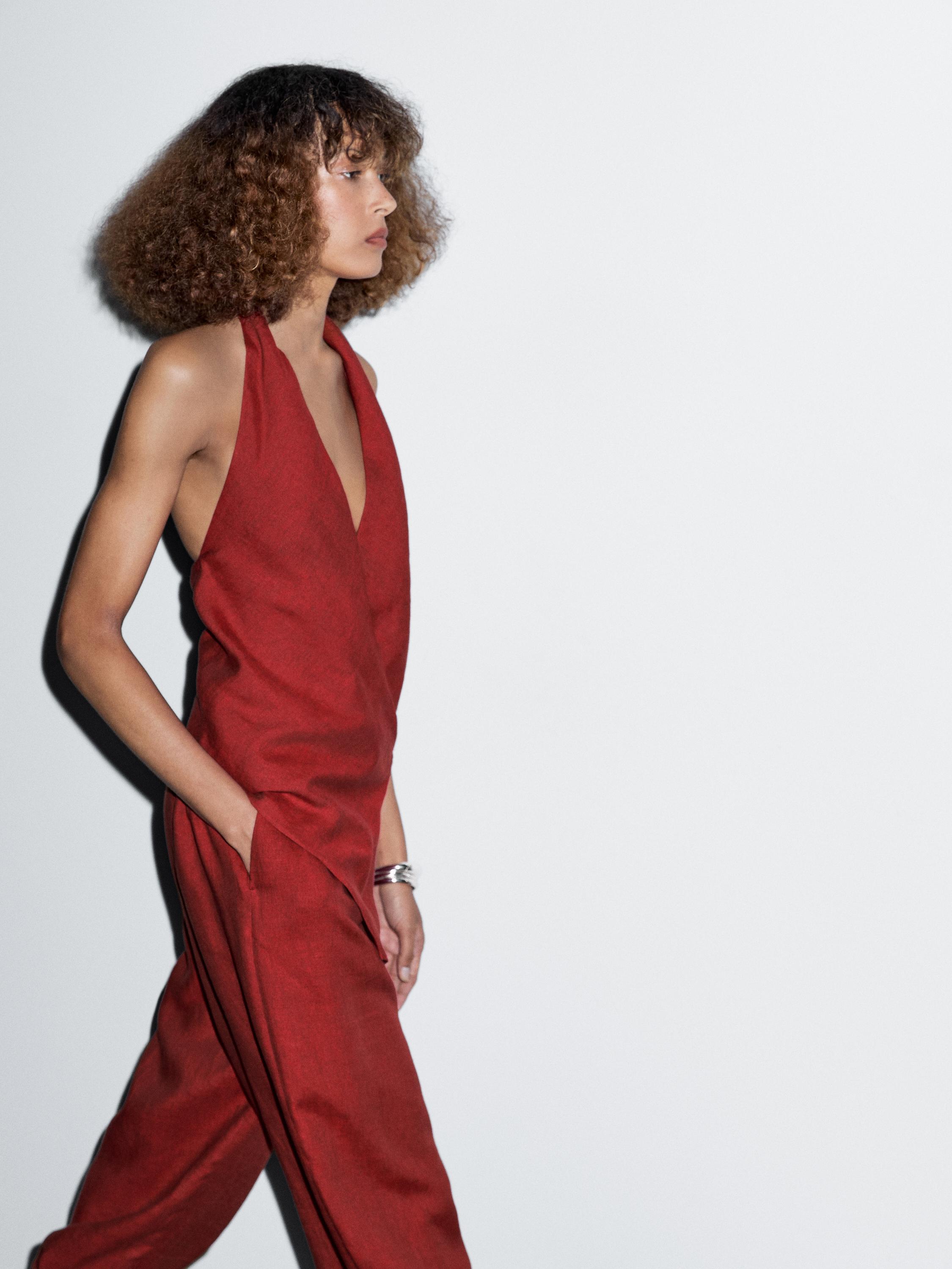 Halternecktop i hør med dyb udskæring bagpå