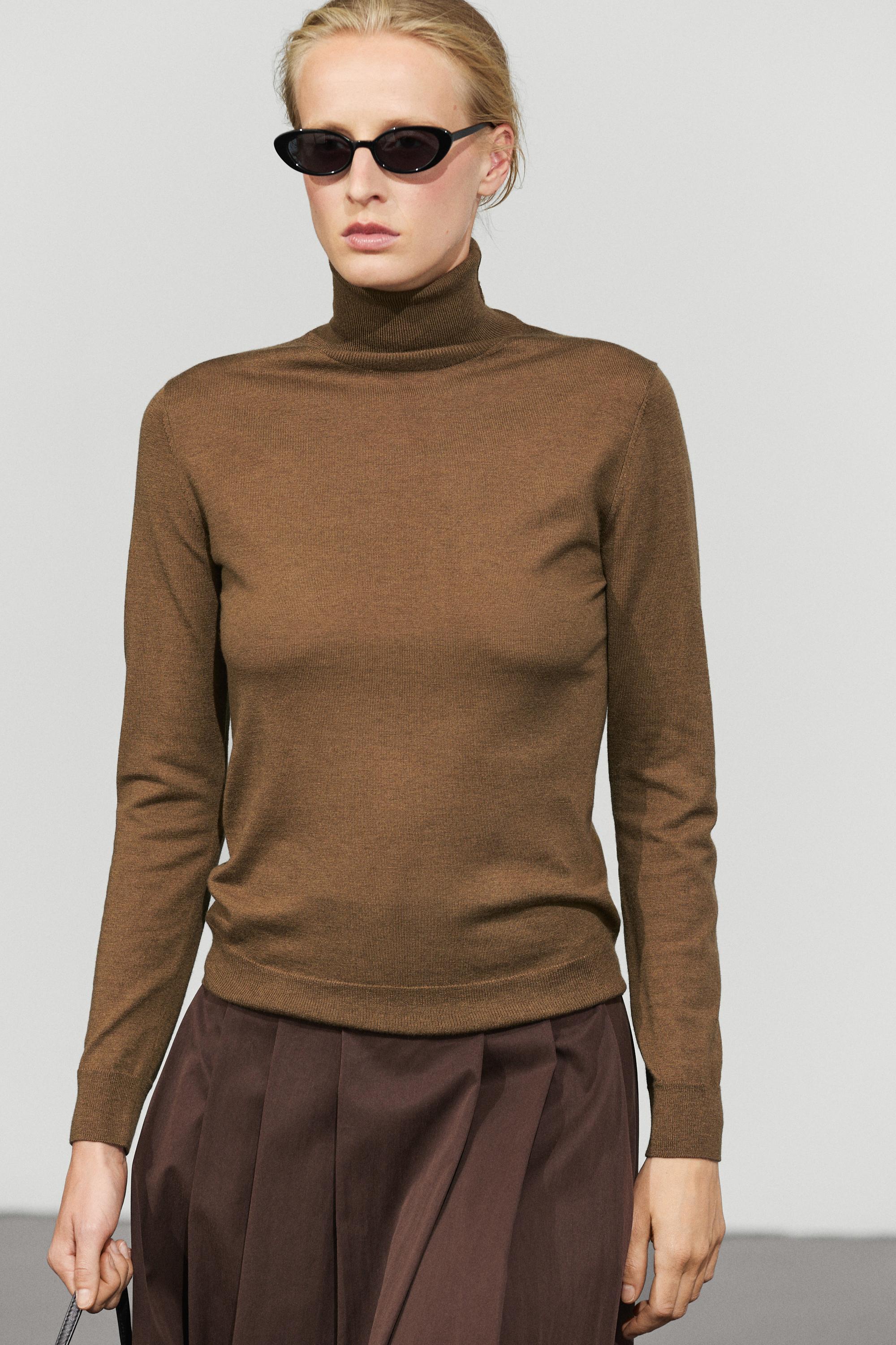 Pull en maille à col roulé et laine