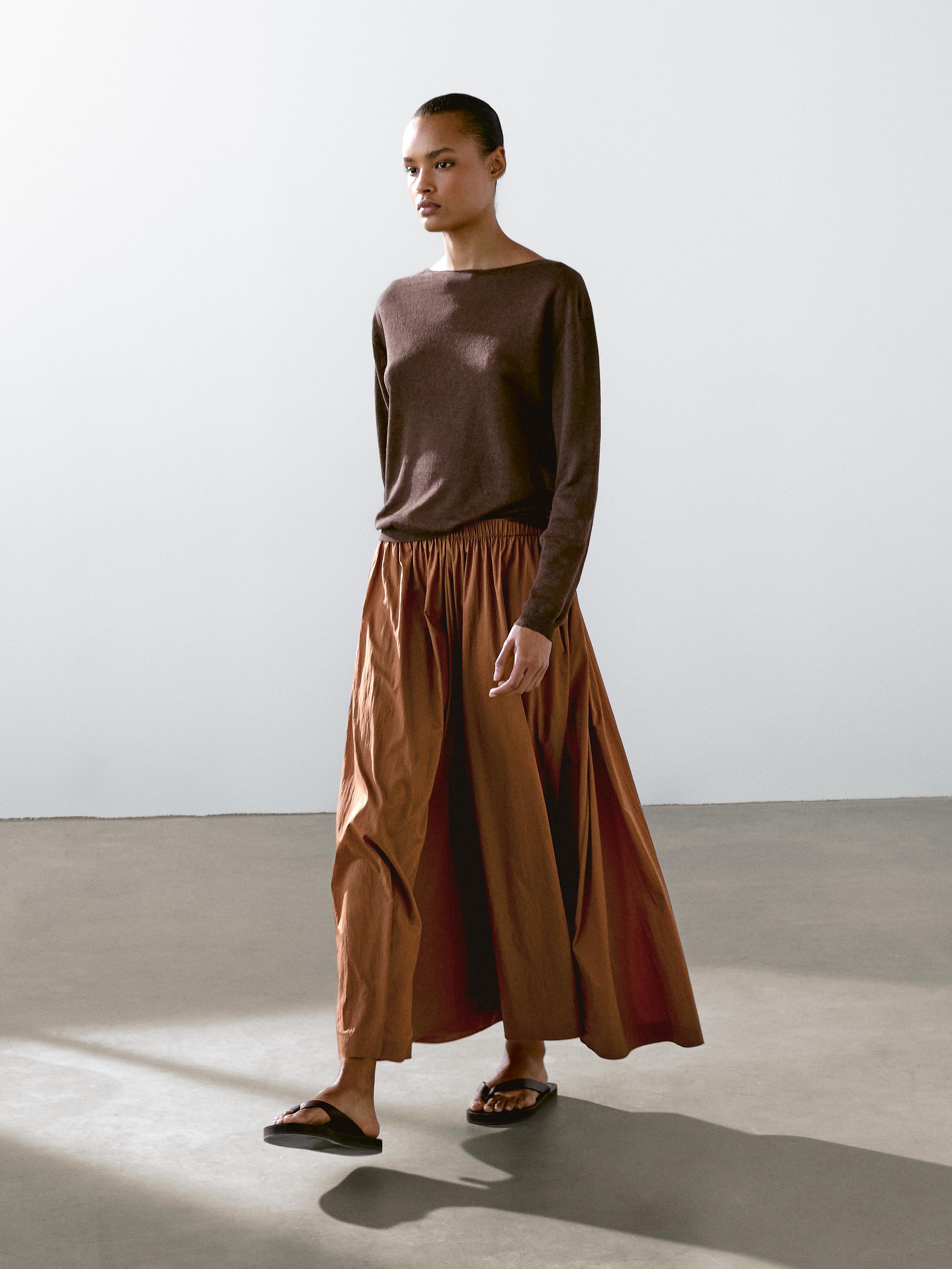 Elastic technical fabric skirt