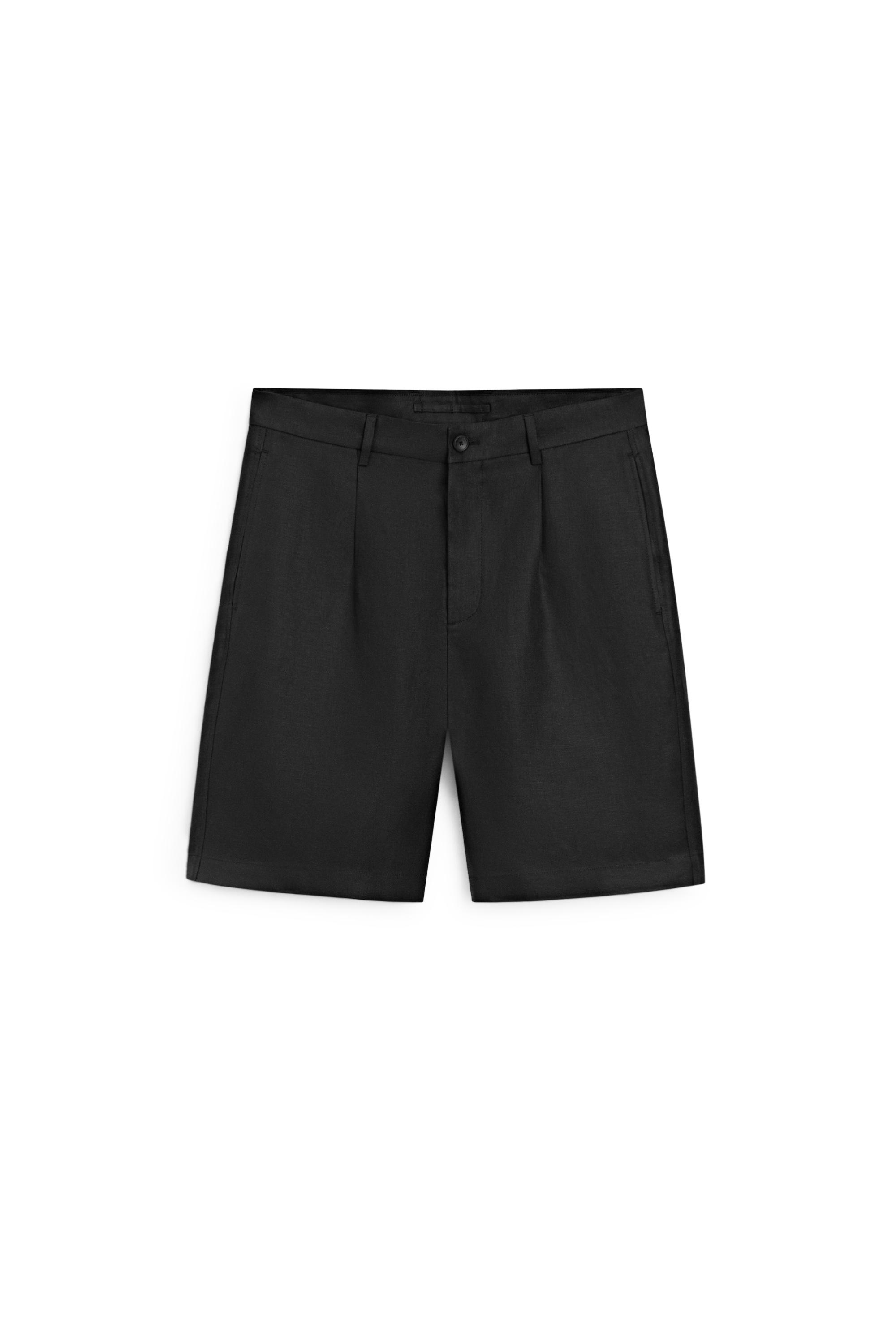 Linen Bermuda shorts with darts — BLACK