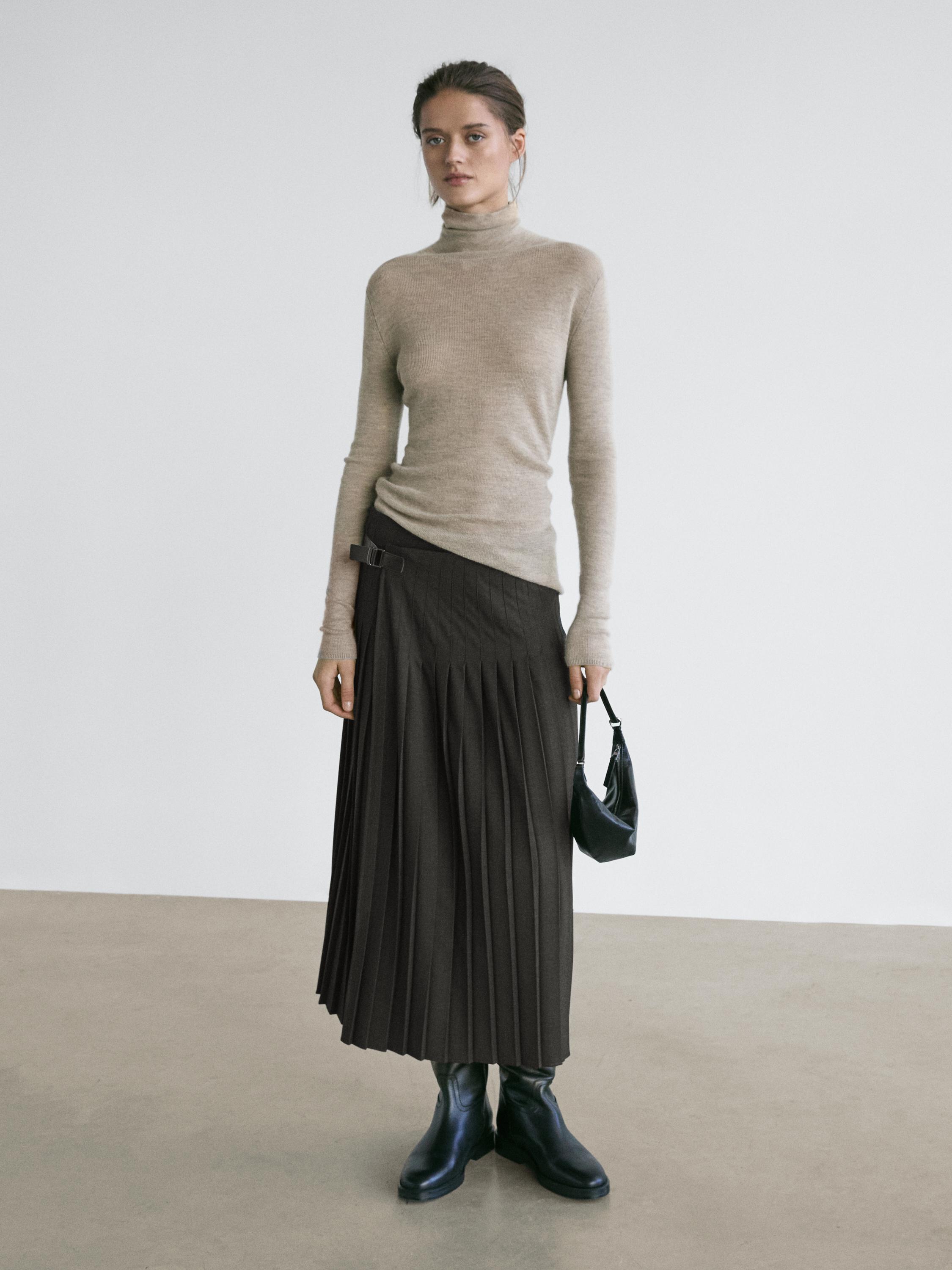 Pleated midi skirt with appliqué — GREY