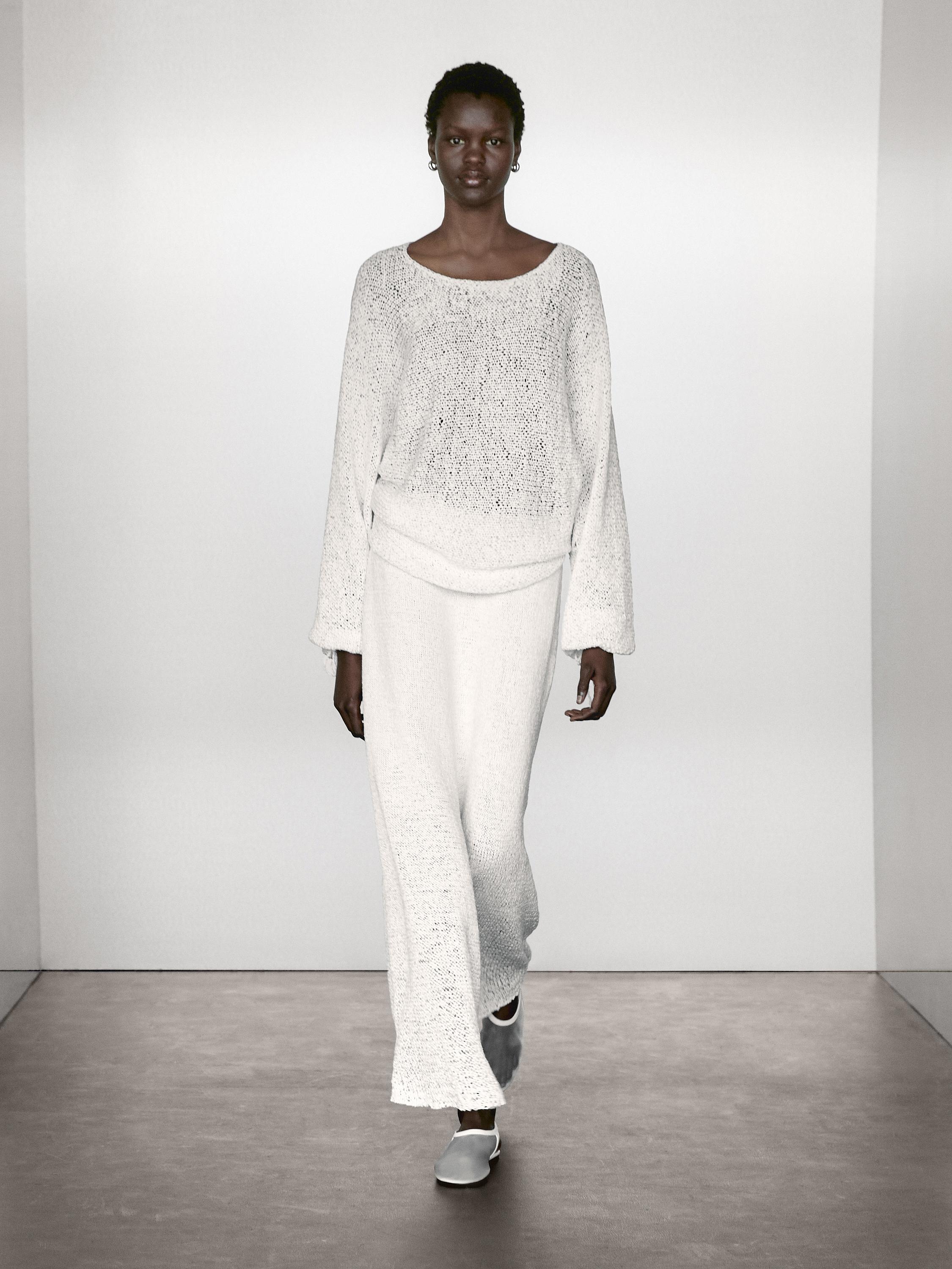 Balloon sleeve sweater with bows