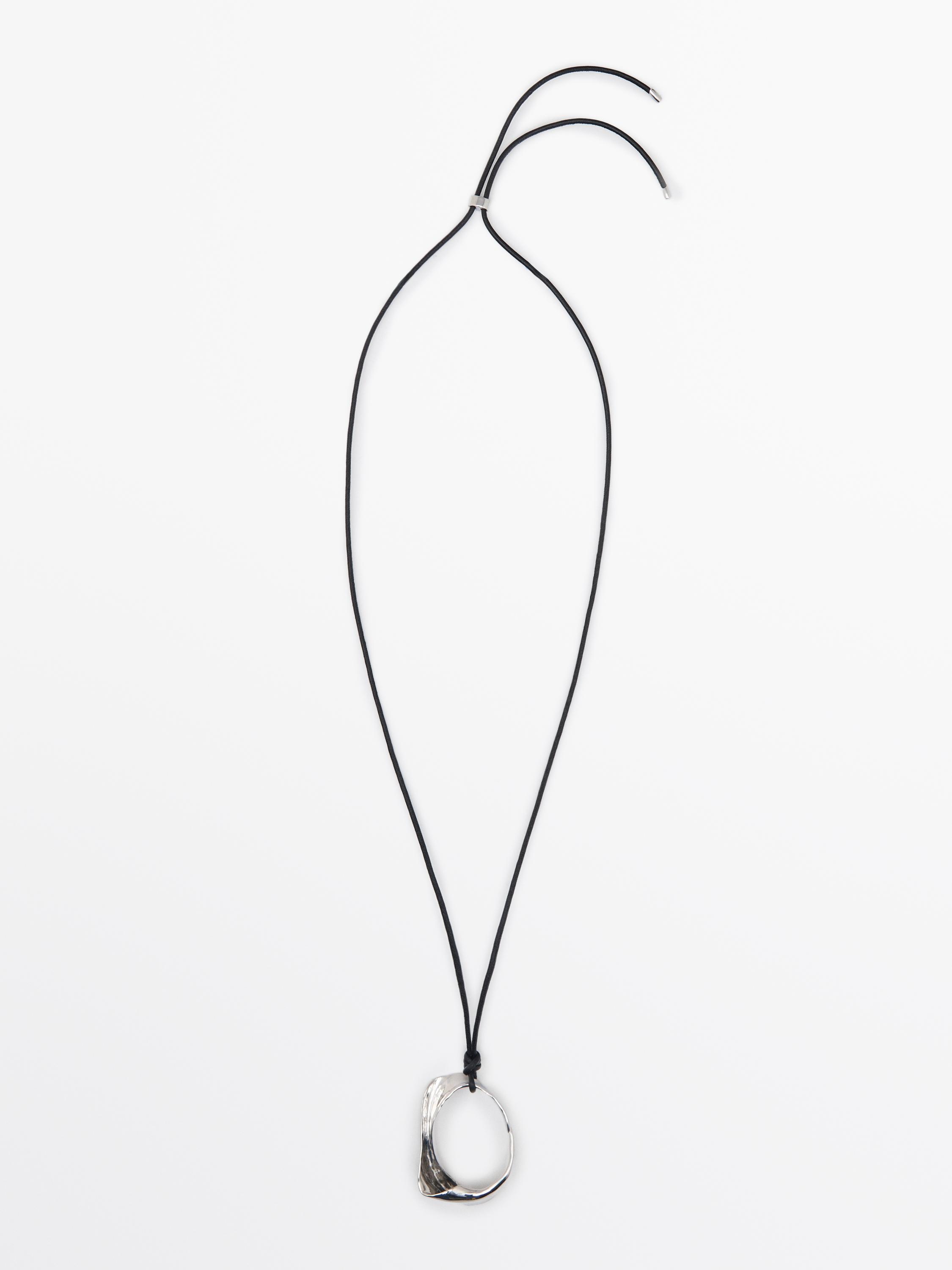 Collier pendentif irrégulier cordon cuir