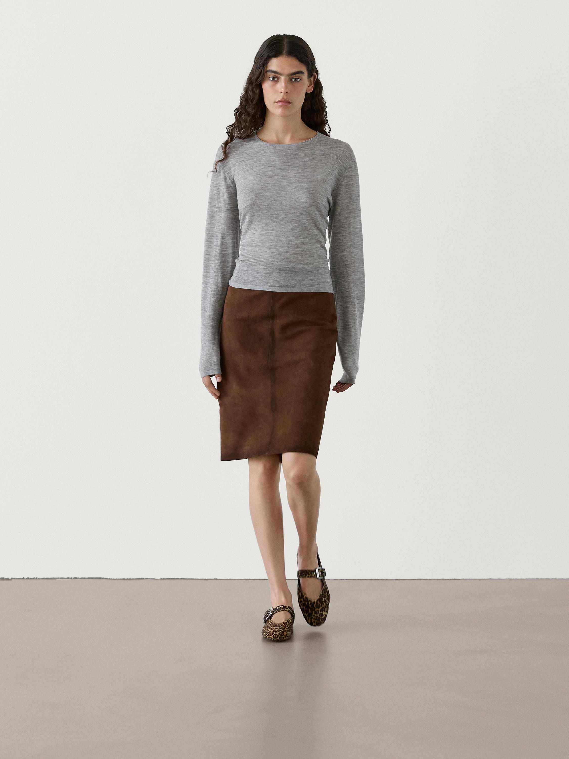 Jupe midi en cuir et daim avec passants Marron Jupes Massimo Dutti