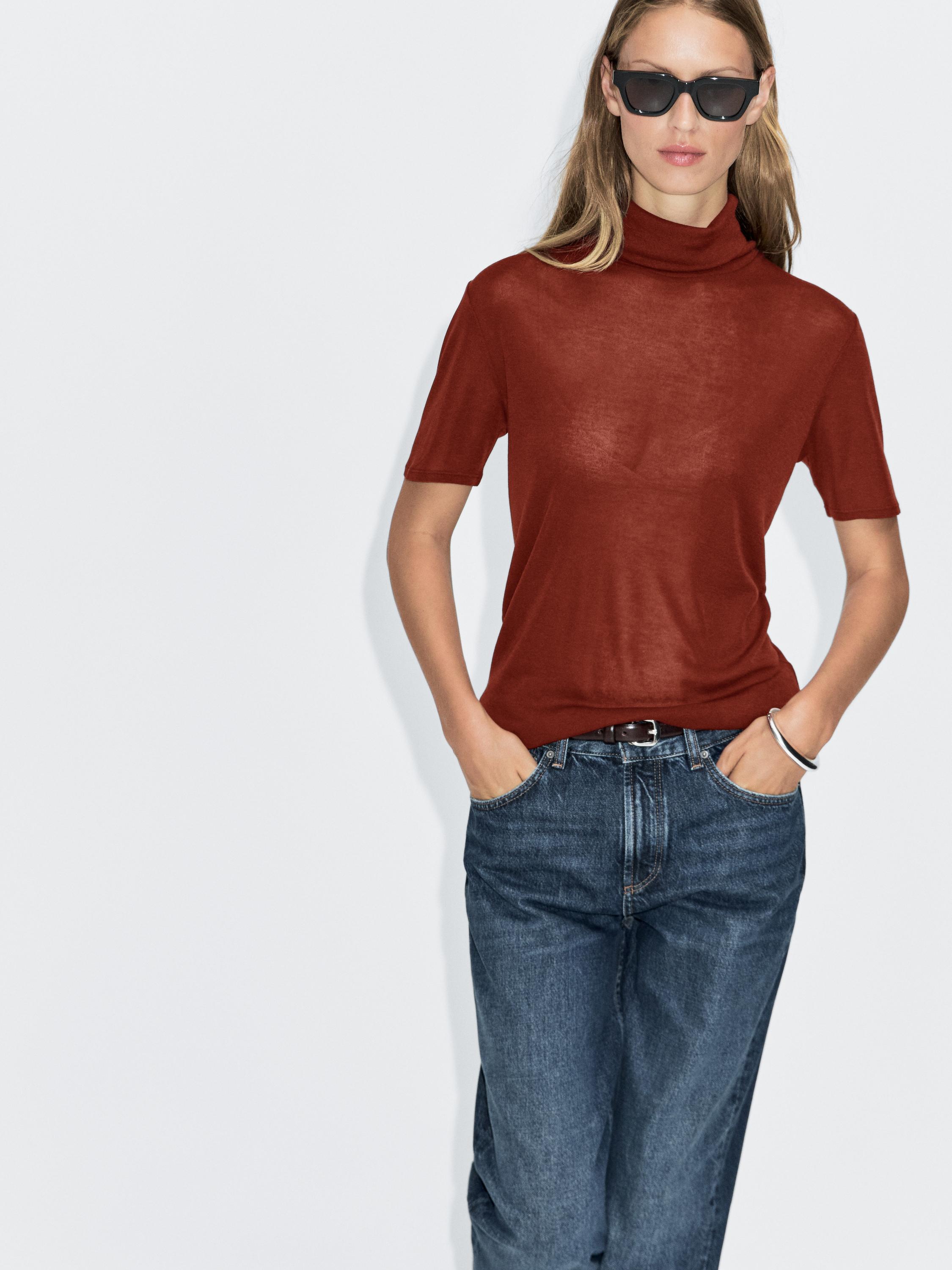 High neck T-shirt with short sleeves