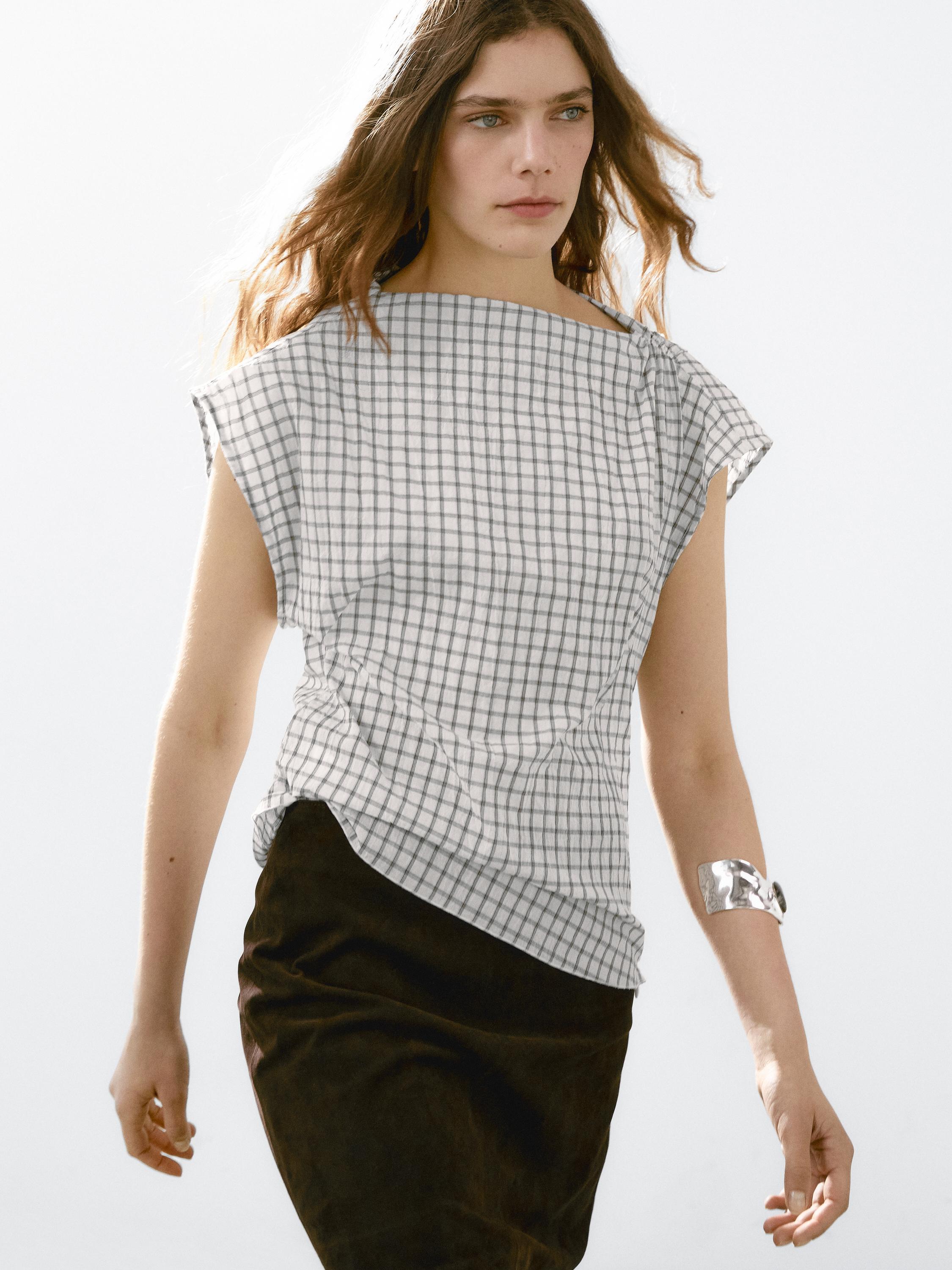 Top cuadros cuello drapeado