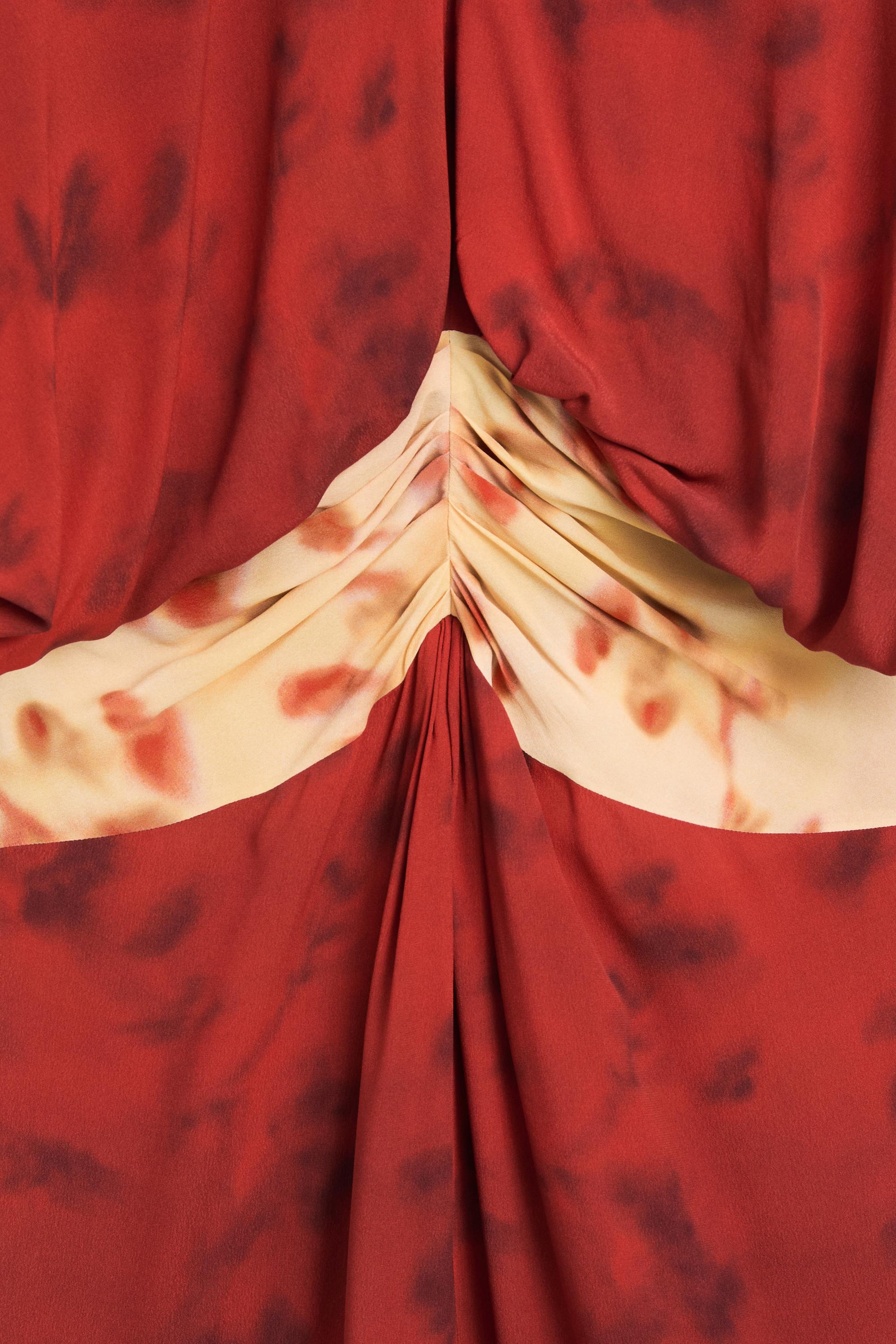 Printed flowing dress with sash detail — BRIGHT RED