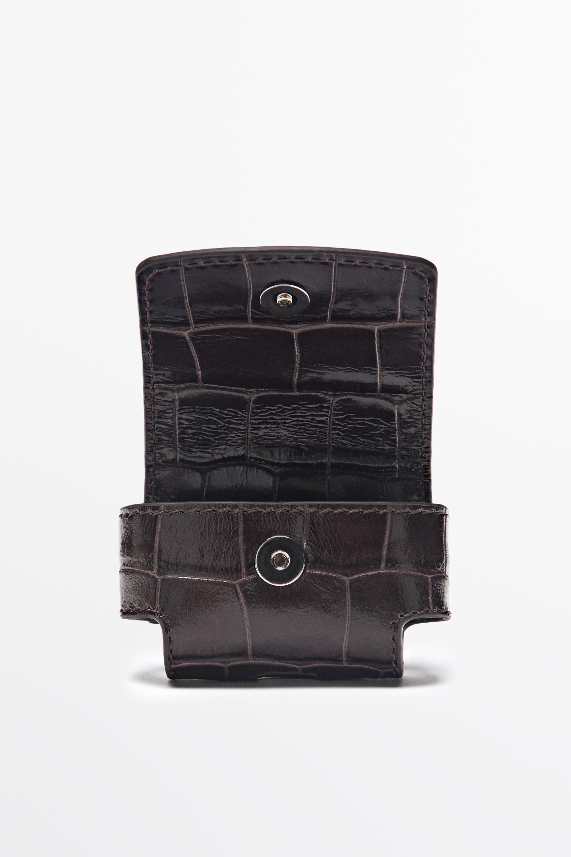 Textured leather AirPods case — BROWN