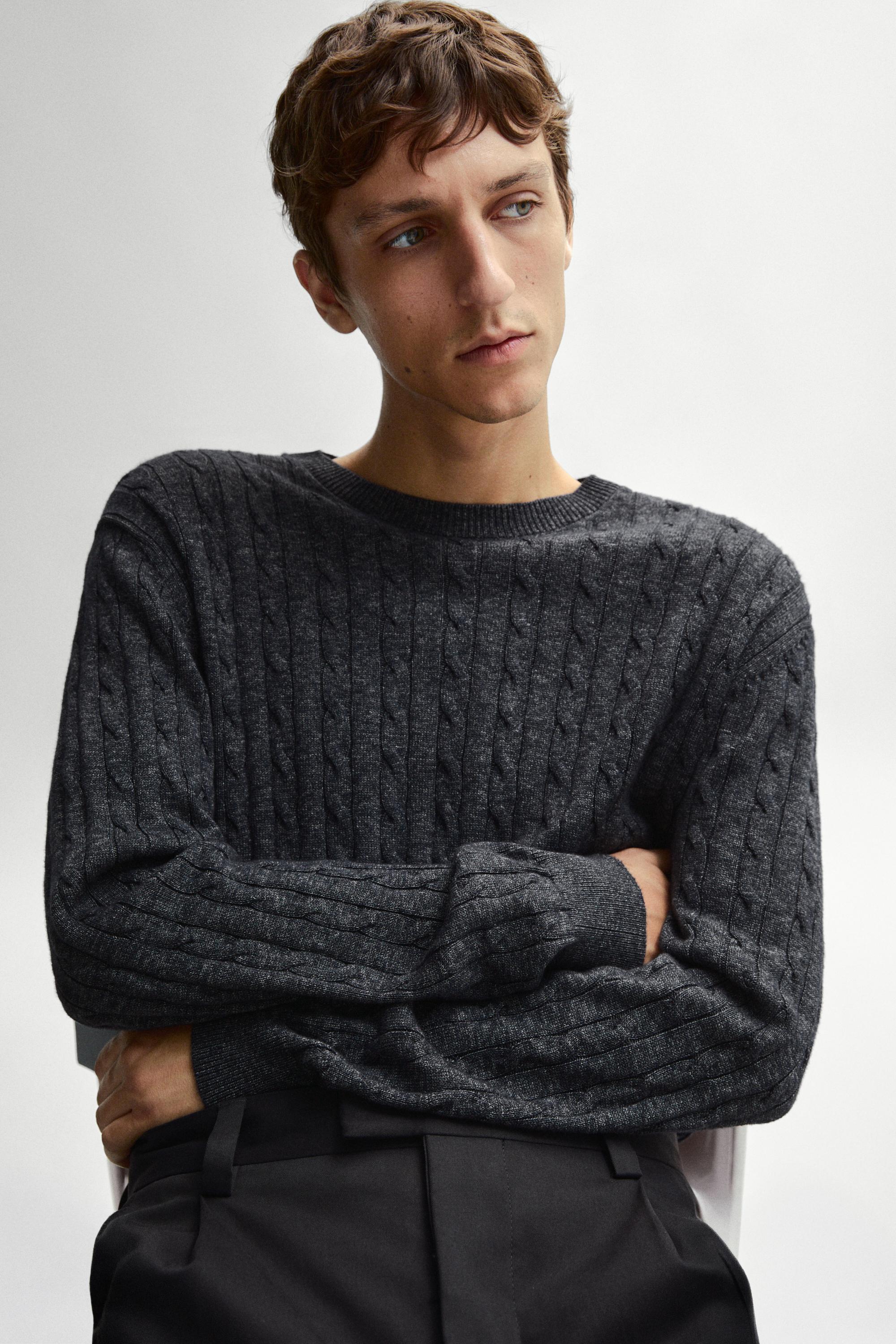 Cable knit round neck sweater — INDIGO