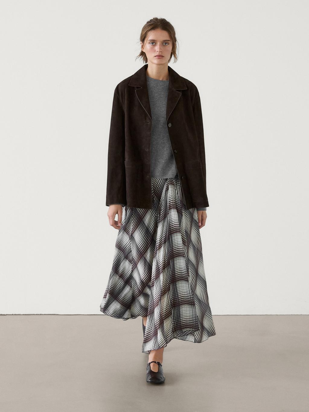 Blazer en cuir effet daim avec poches ?� Marron ?� Jupes | Massimo Dutti