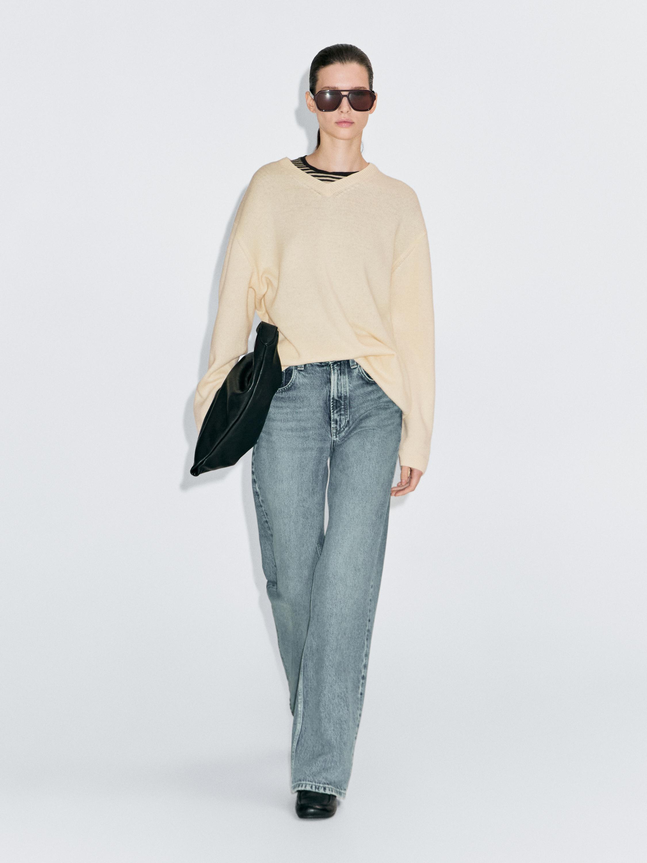 Oversize V-neck knit sweater