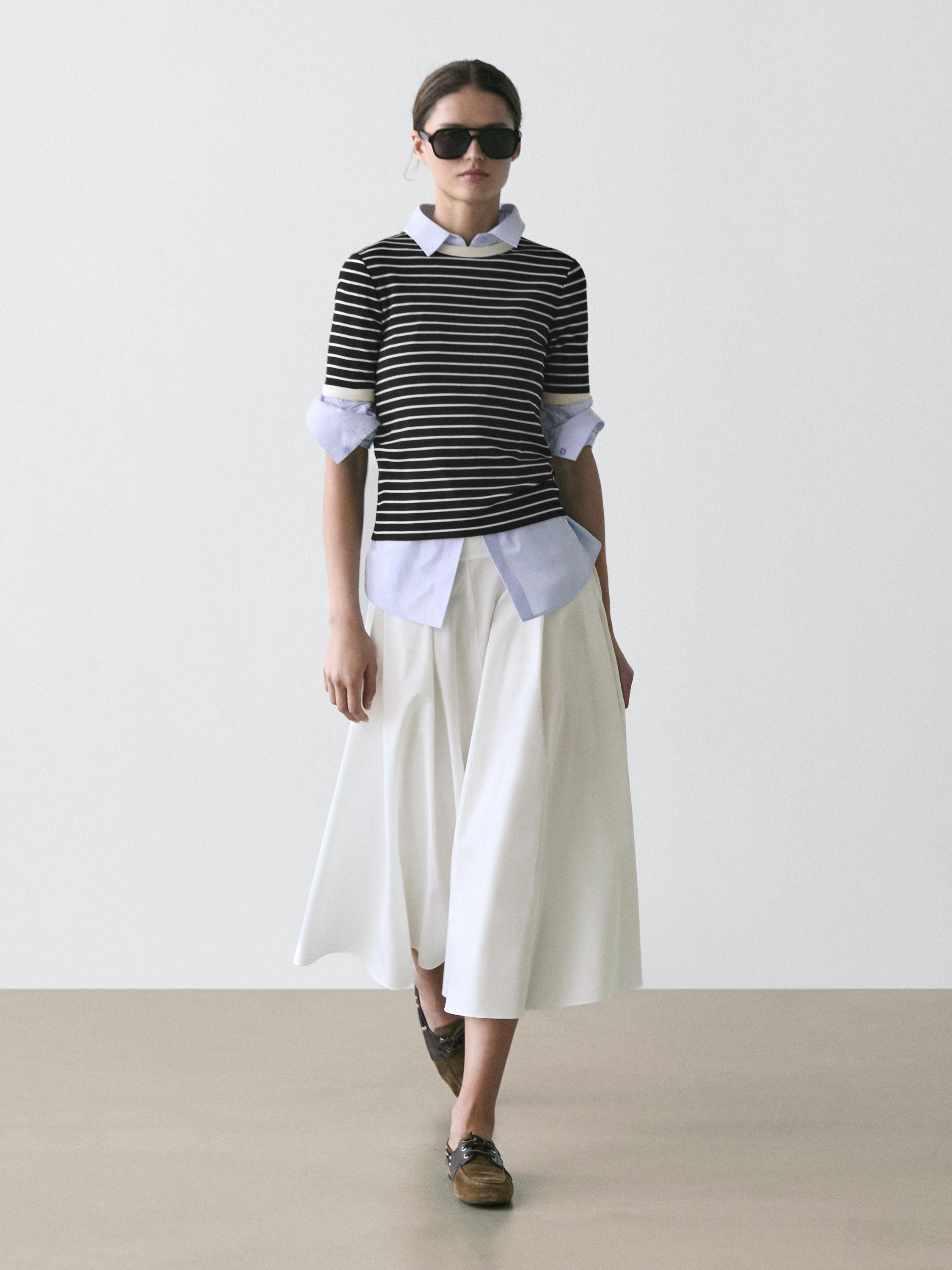 Short sleeve T-shirt with contrast stripes — BLACK