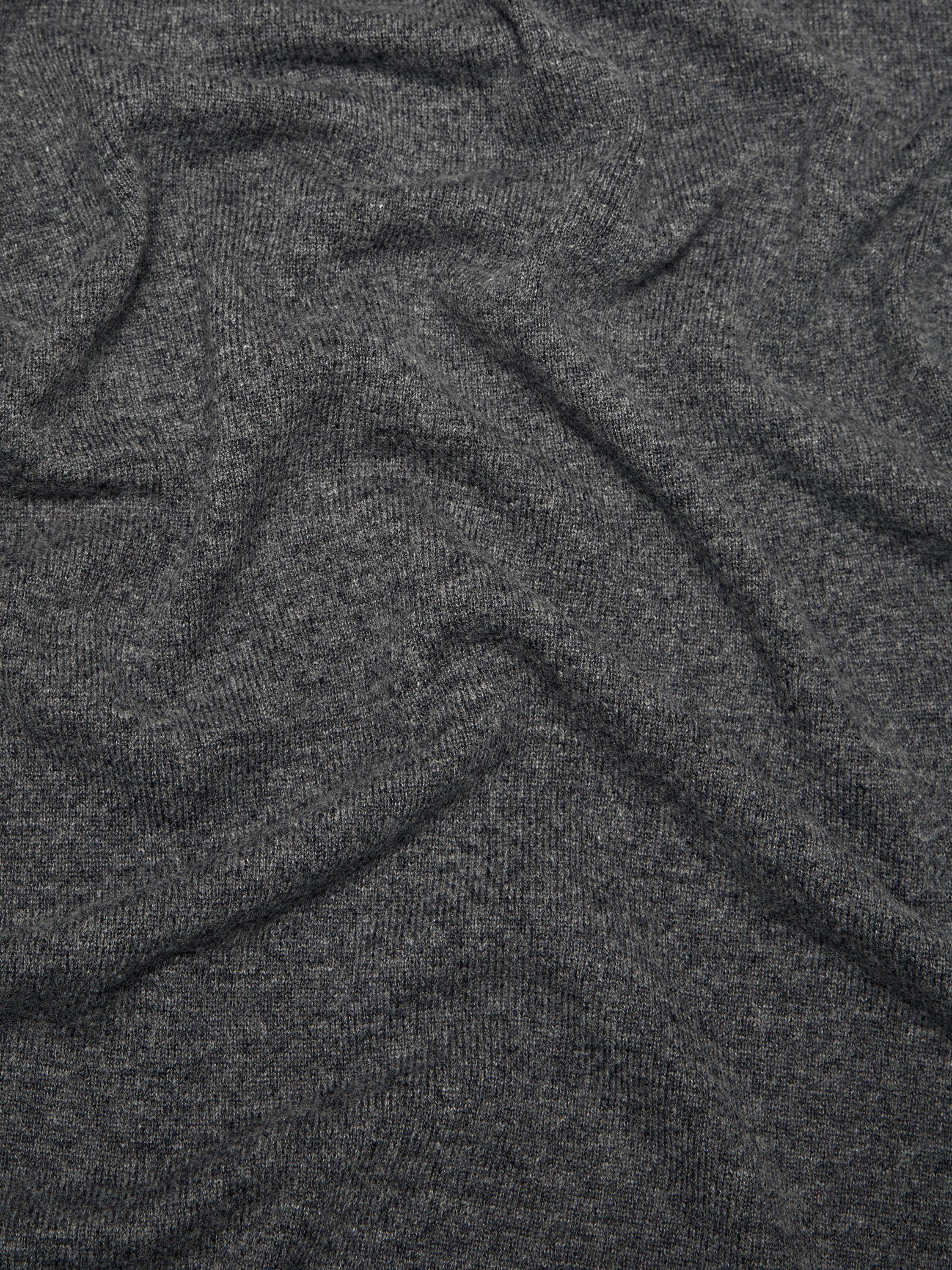 Feiner Schal aus Wollmischgewebe