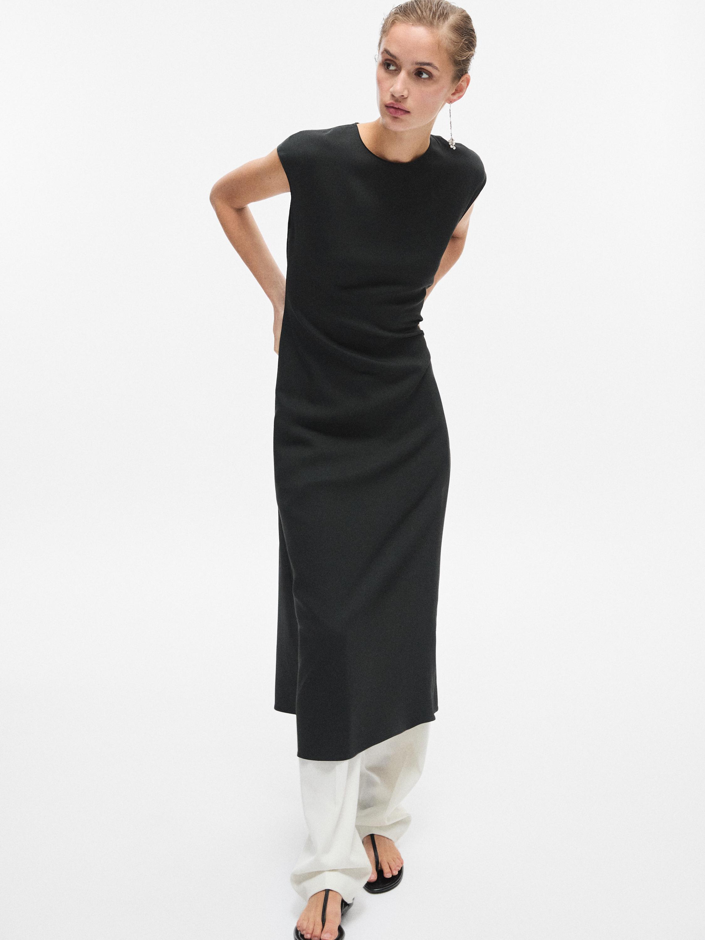 Flowing short sleeve dress — BLACK