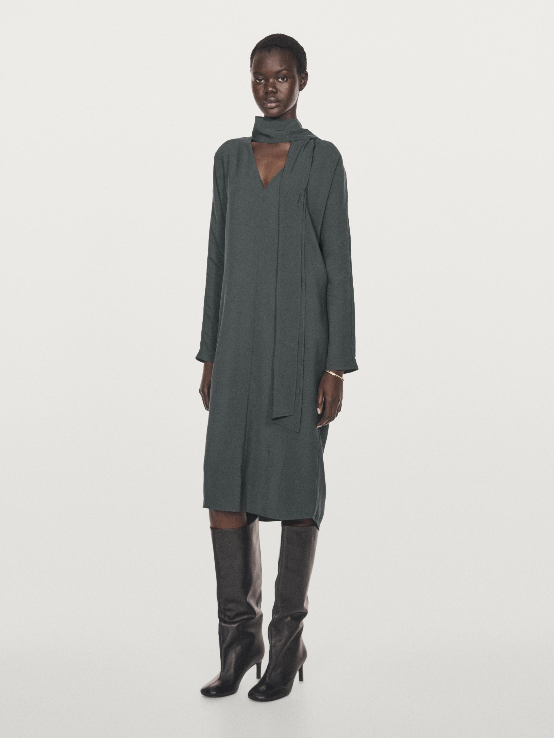 Vestido midi escote pico lazada