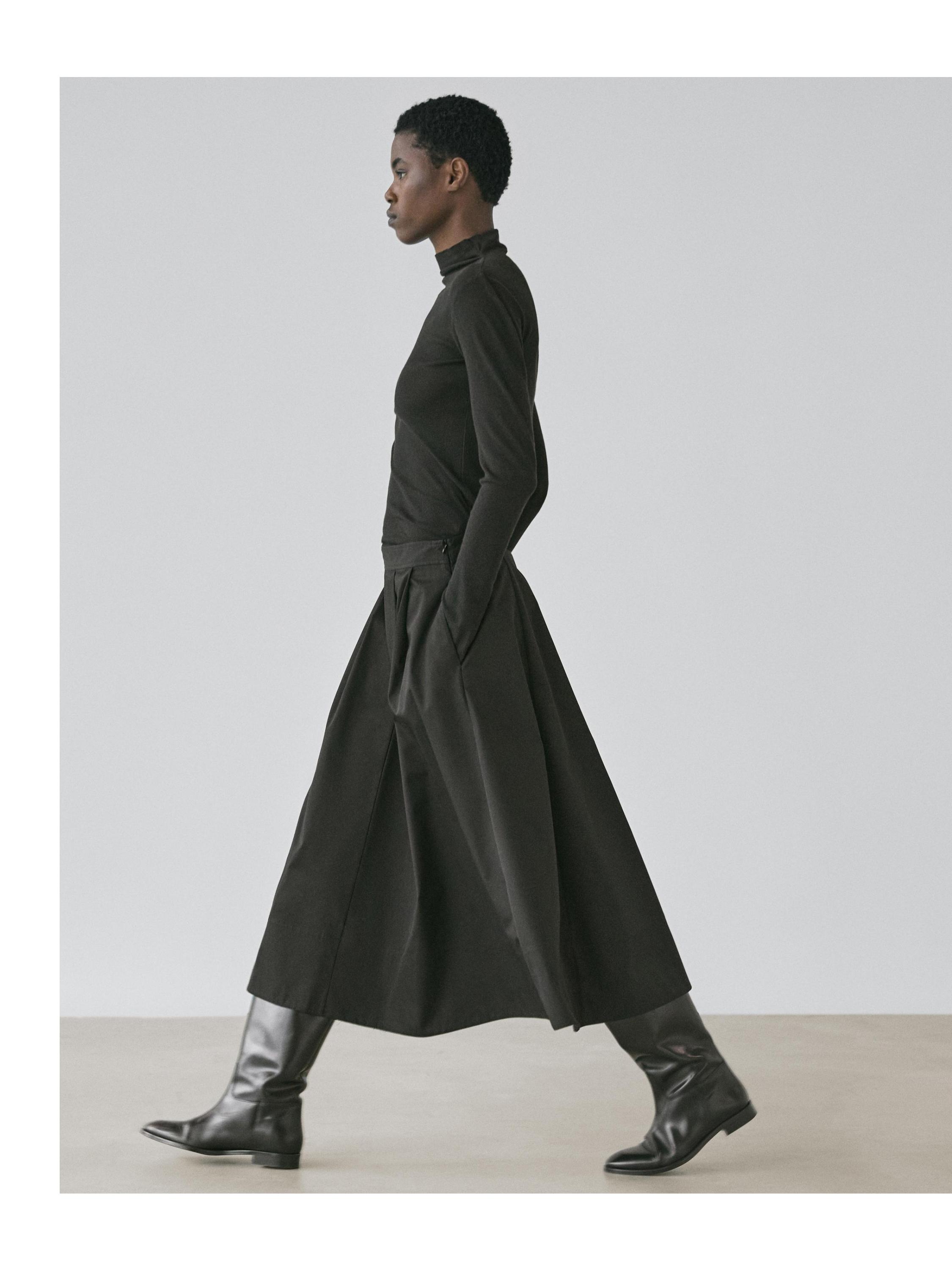 Midi skirt with box pleats — BLACK