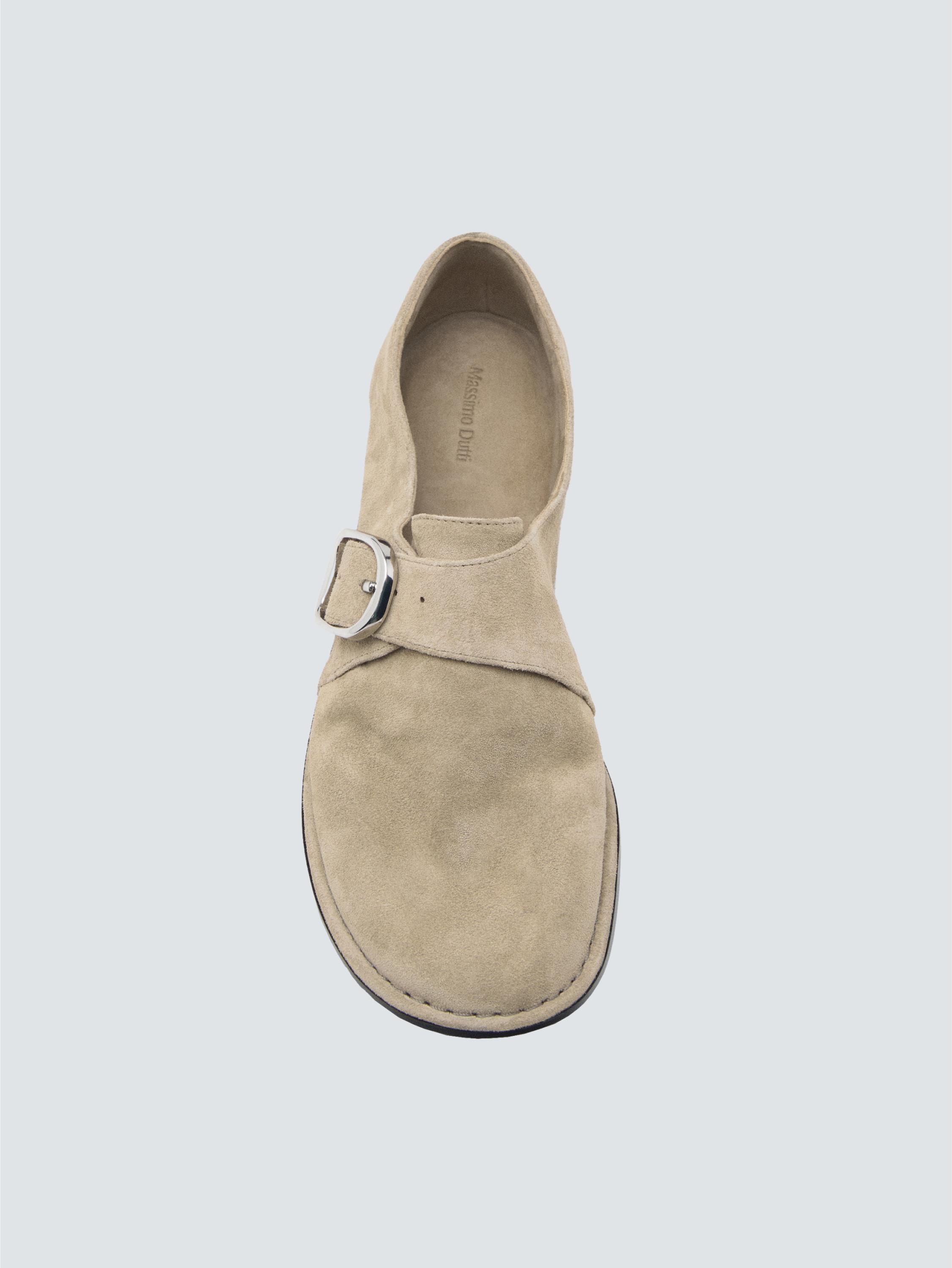 Soft loafers with buckle