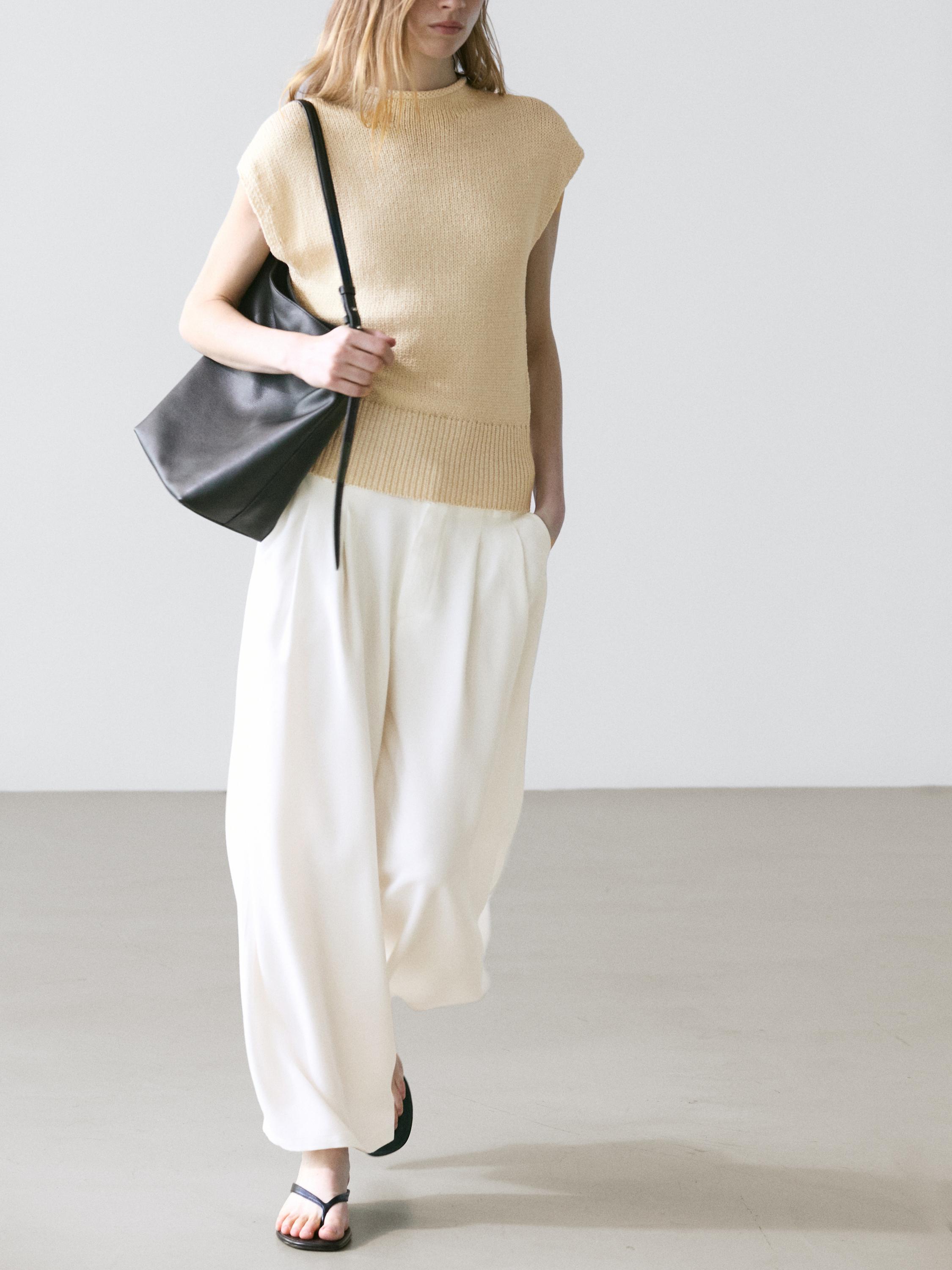 Pleated wide-leg pants