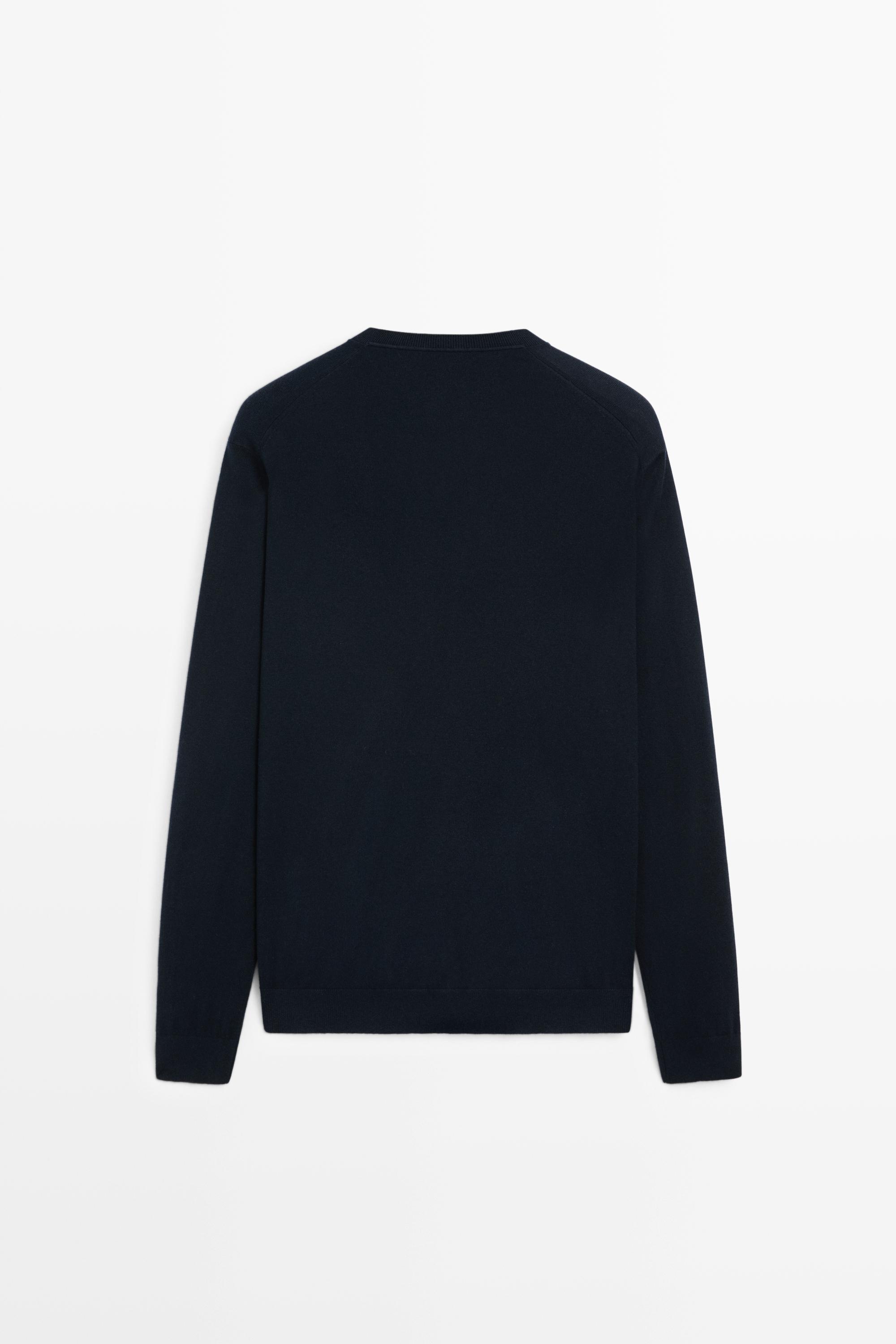V-neck knit sweater — NAVY BLUE